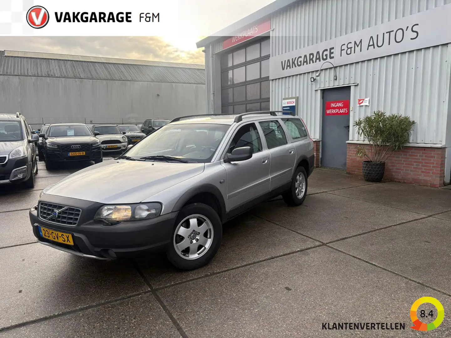 Volvo V70 Cross Country 2.4 T Comfort Line Grijs - 1