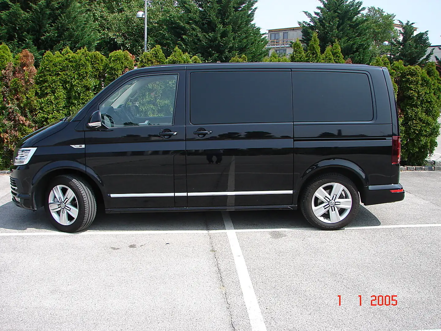 Volkswagen Sonstige Multivan Highline 2,0 TDI 4Motion BMT DSG Schwarz - 2