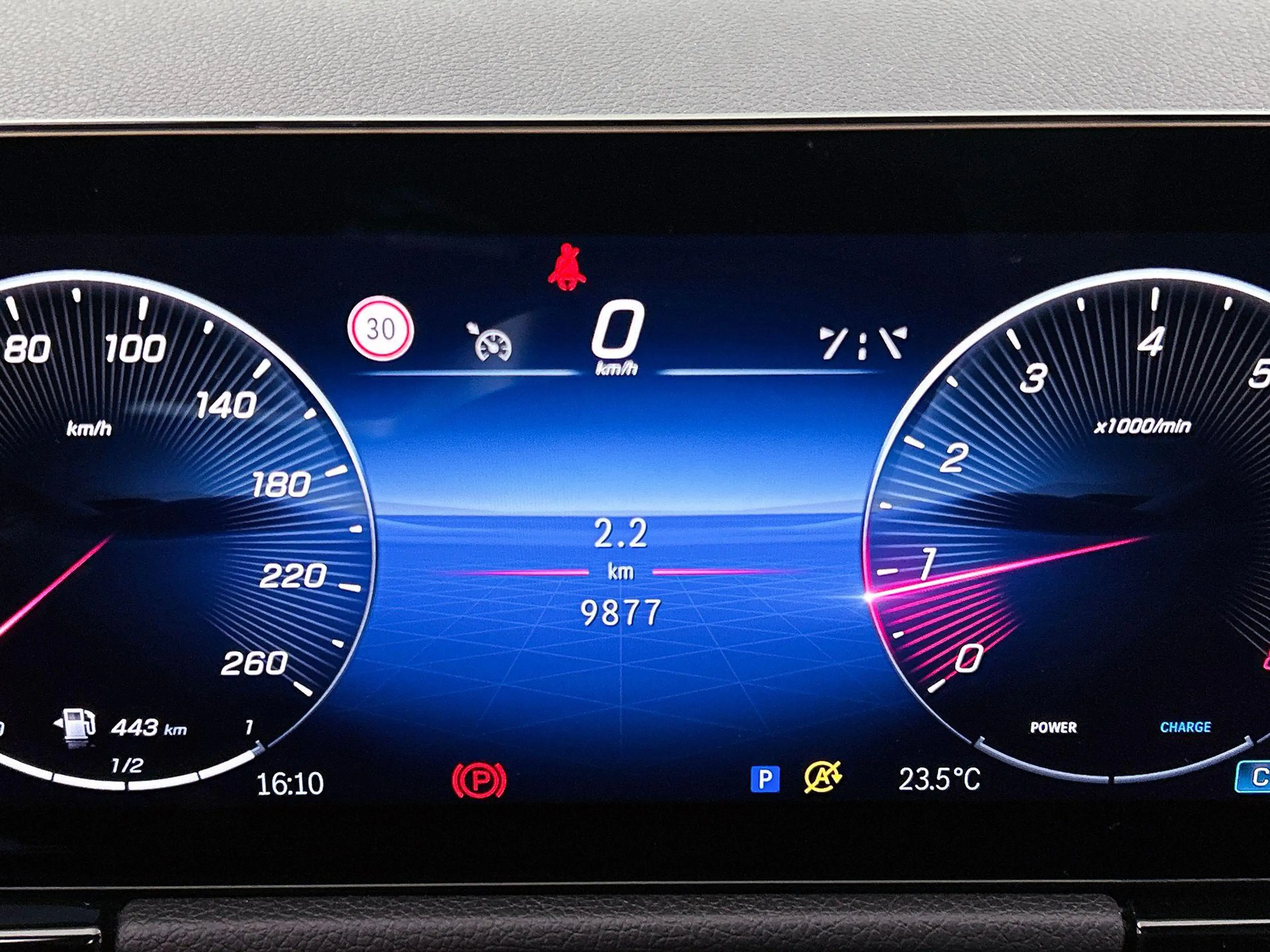 Mercedes-Benz GLA 180 GLA Essential Line — photo 11