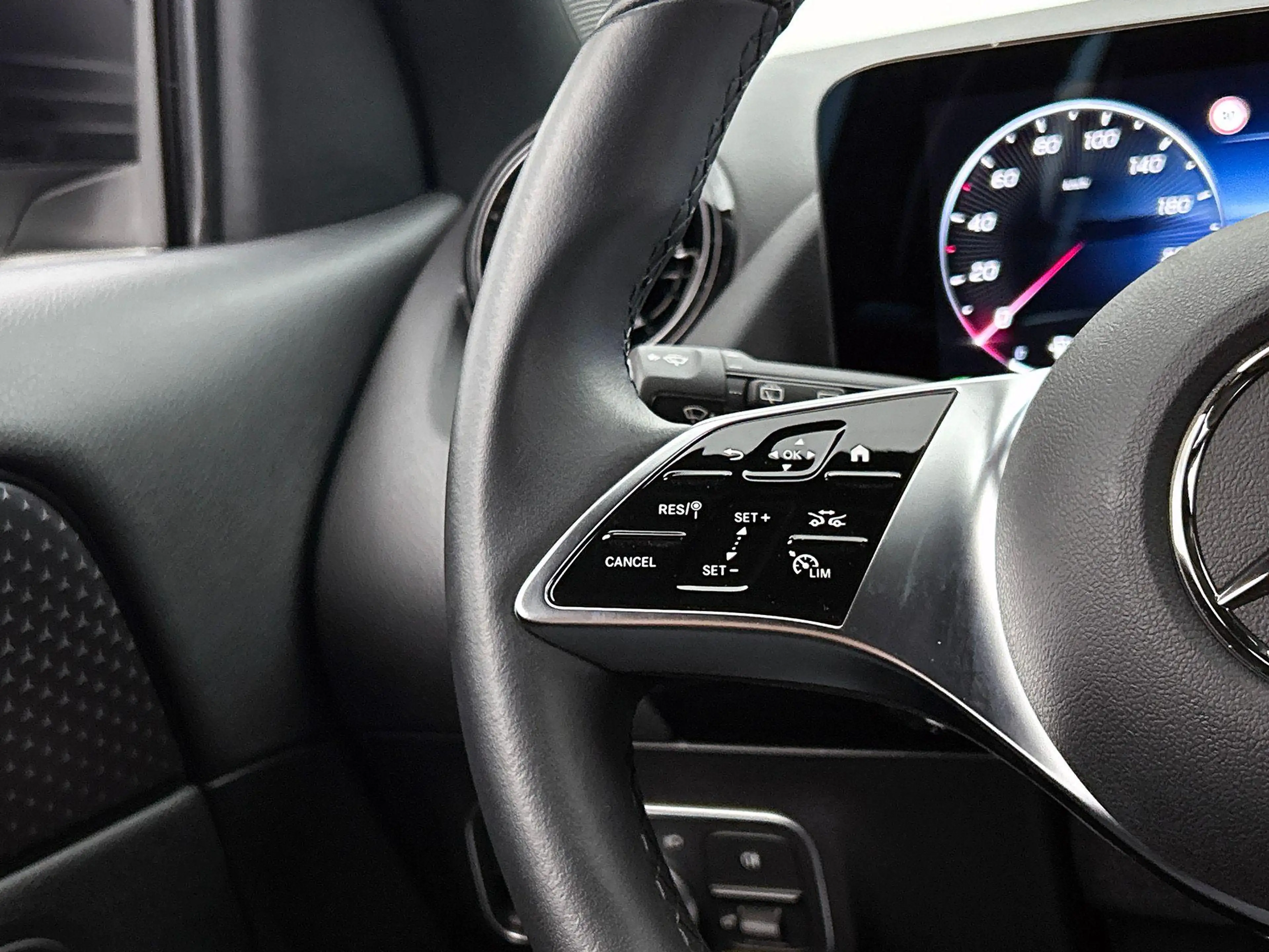 Mercedes-Benz GLA 180 GLA Essential Line — photo 13