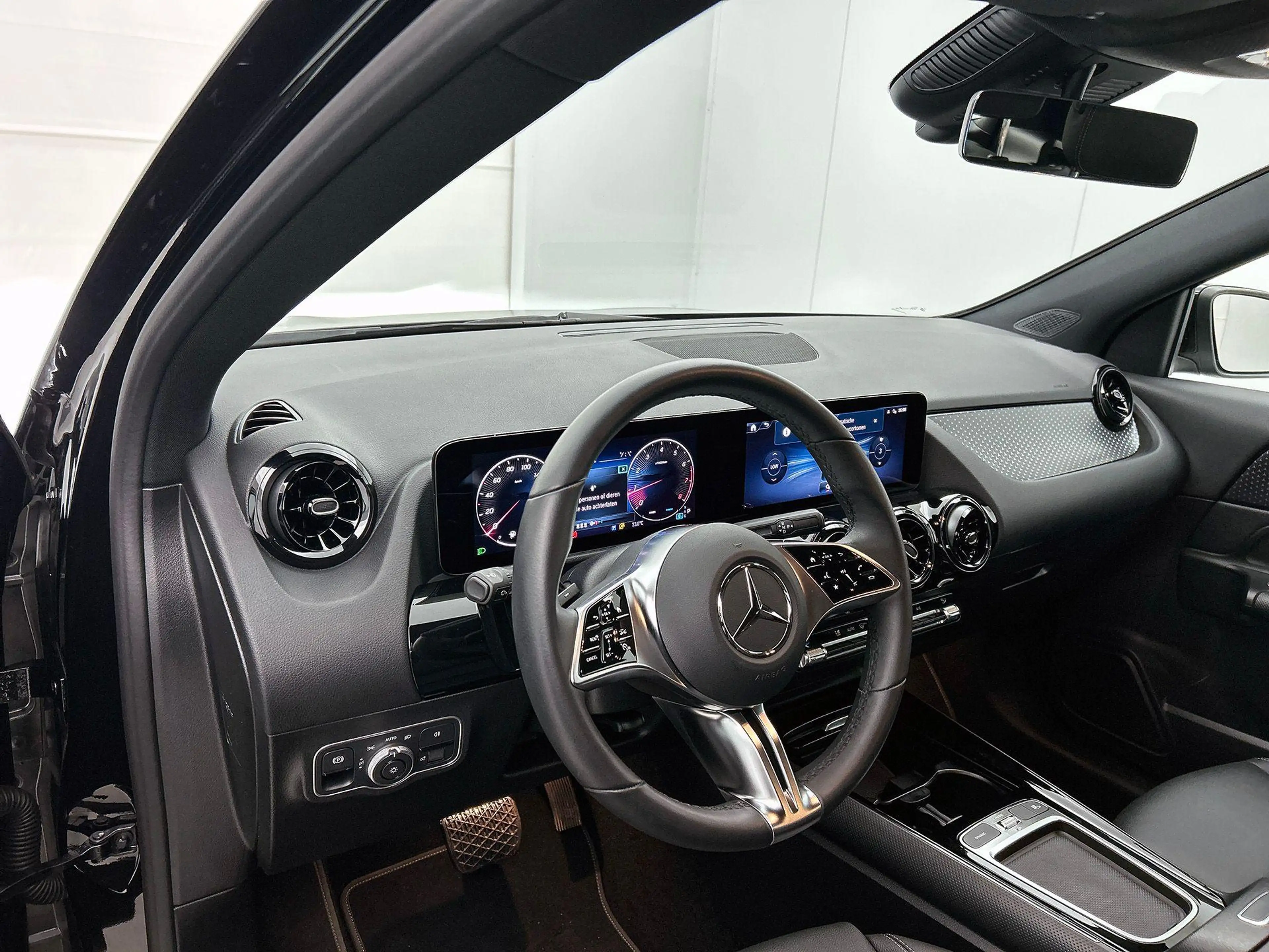 Mercedes-Benz GLA 180 GLA Essential Line — photo 8