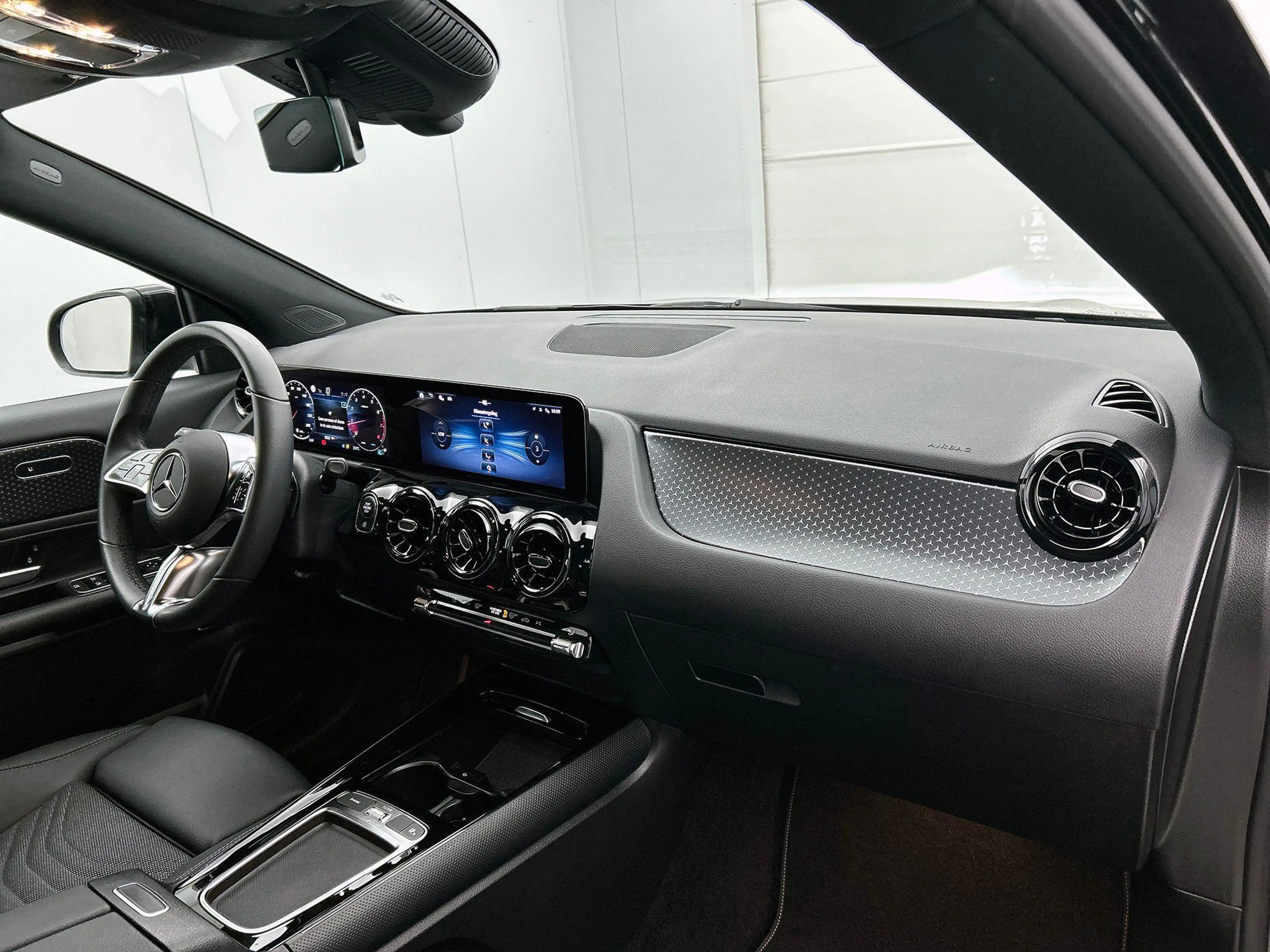 Mercedes-Benz GLA 180 GLA Essential Line — photo 9
