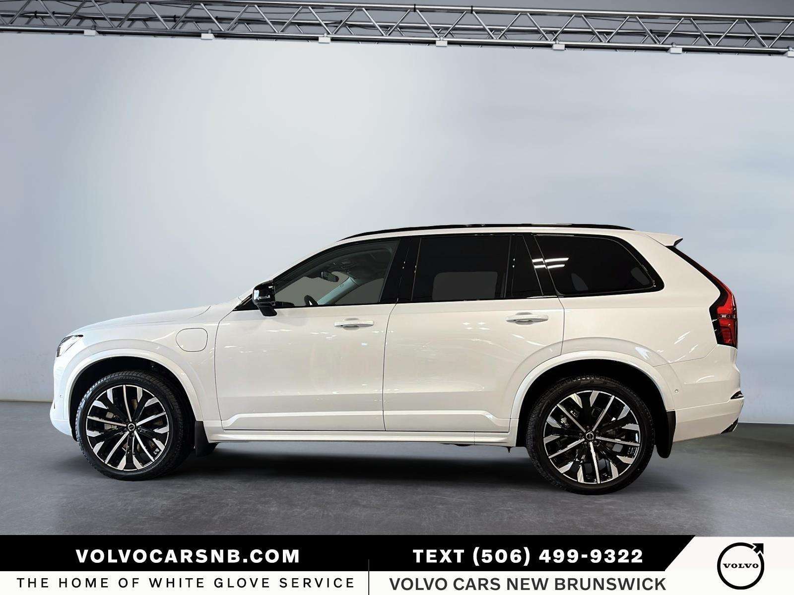 2026 Volvo XC90 T8 Ultra Dark Theme alt 5