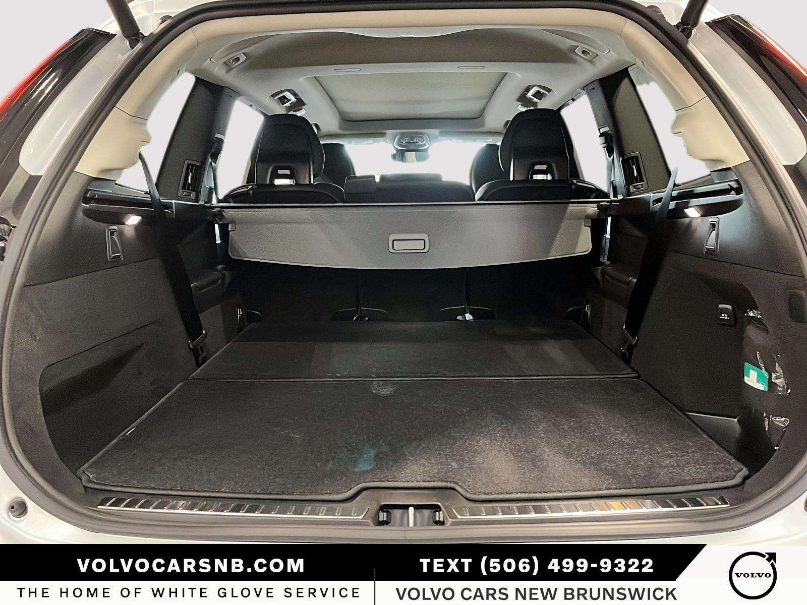 2026 Volvo XC90 T8 Ultra Dark Theme thumb 6