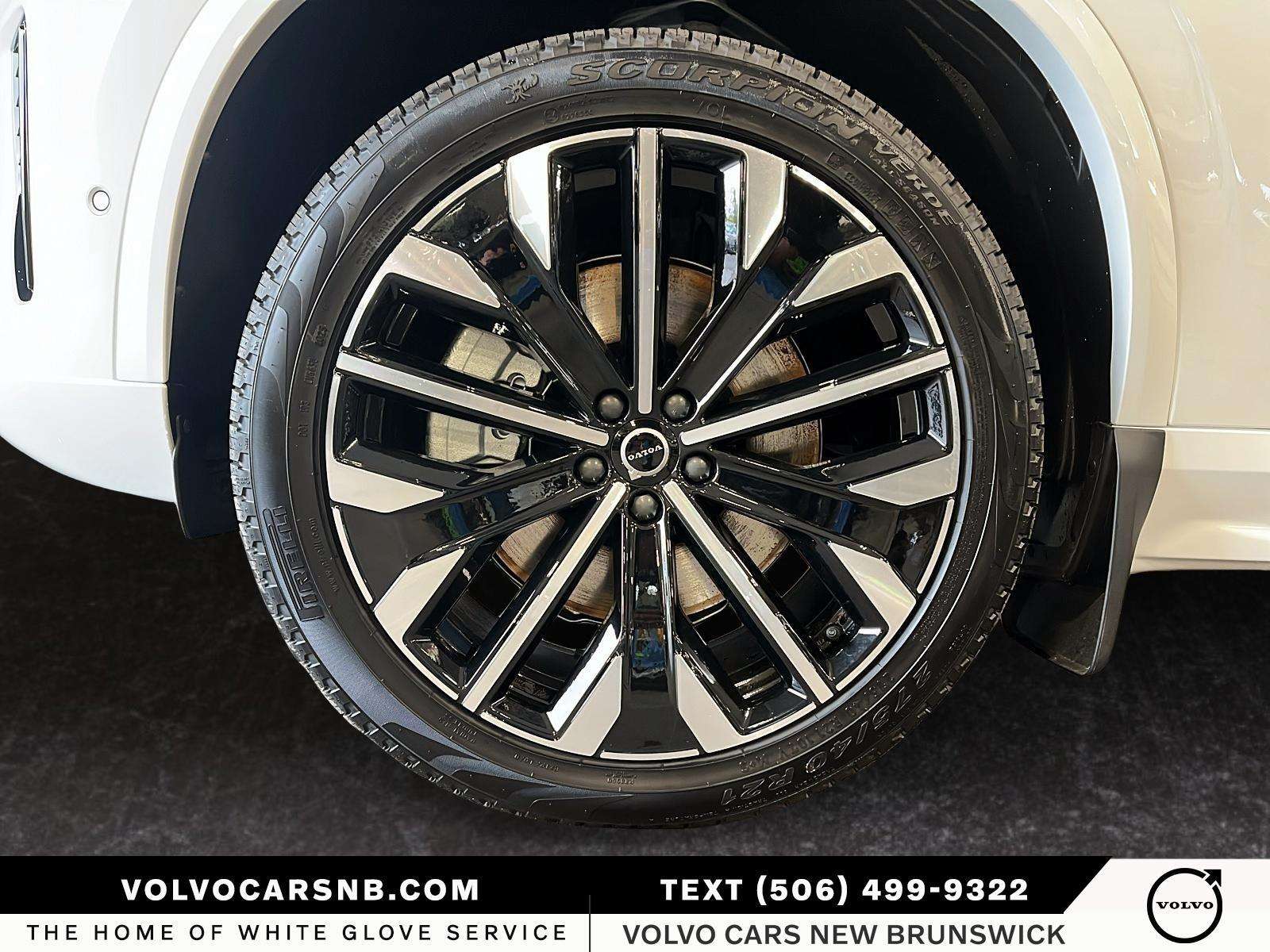 2026 Volvo XC90 T8 Ultra Dark Theme thumb 7