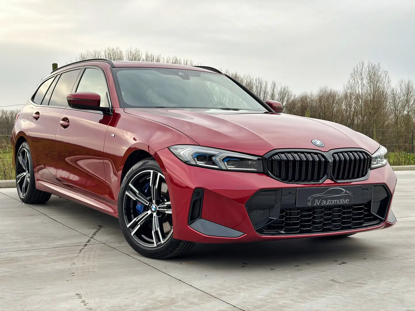 BMW 330 330e M-SPORT * FACELIFT 2 * PANO * HUD * Roşu - 1