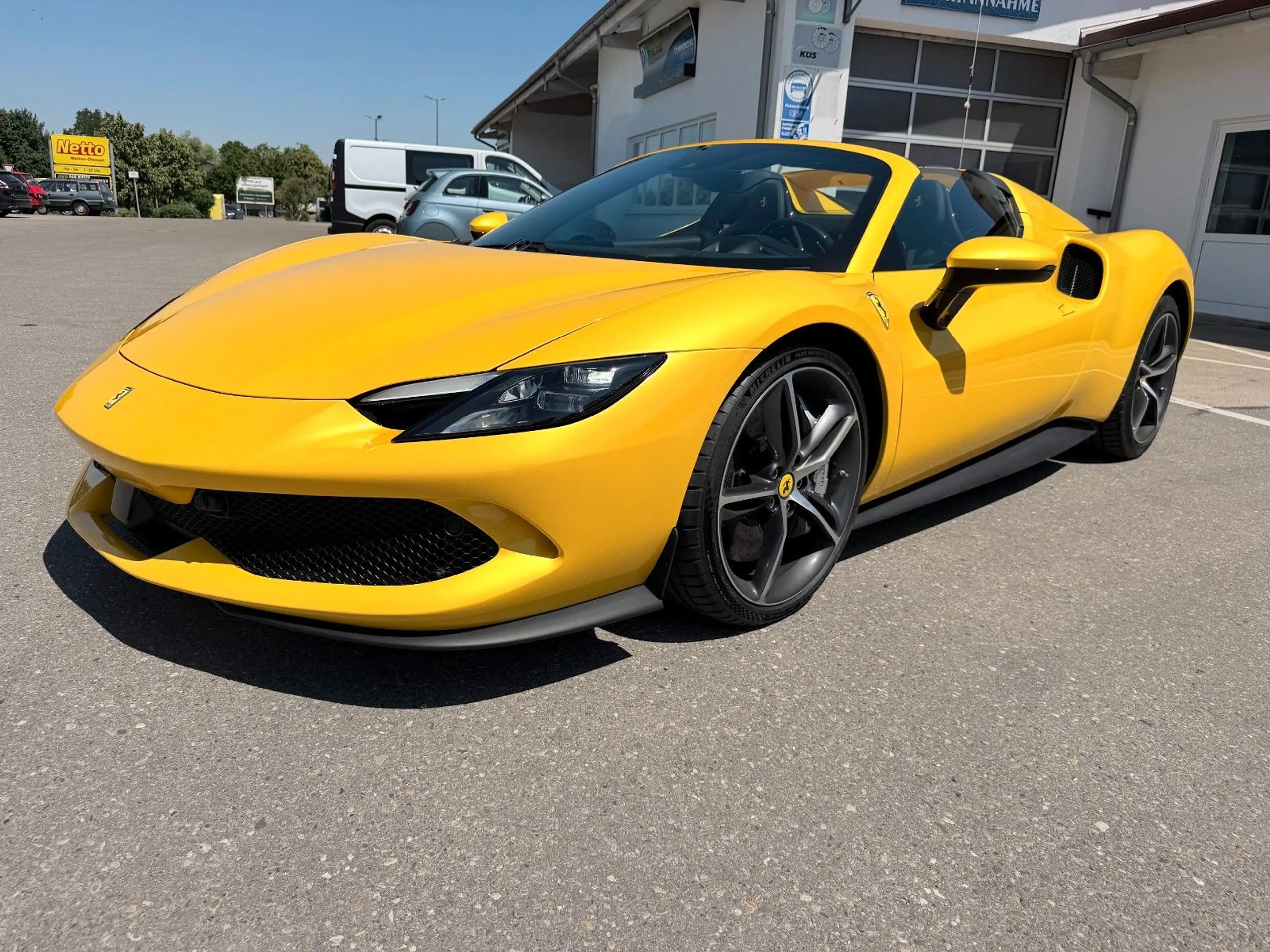 Ferrari 296 GTS in GIALLO TRIPLO STRATO — photo 3