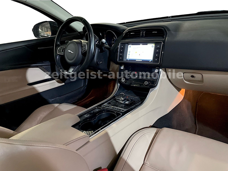Jaguar XE 2.0d*Prestige*LEDER*TÜV & SERVICE NEU* — photo 8