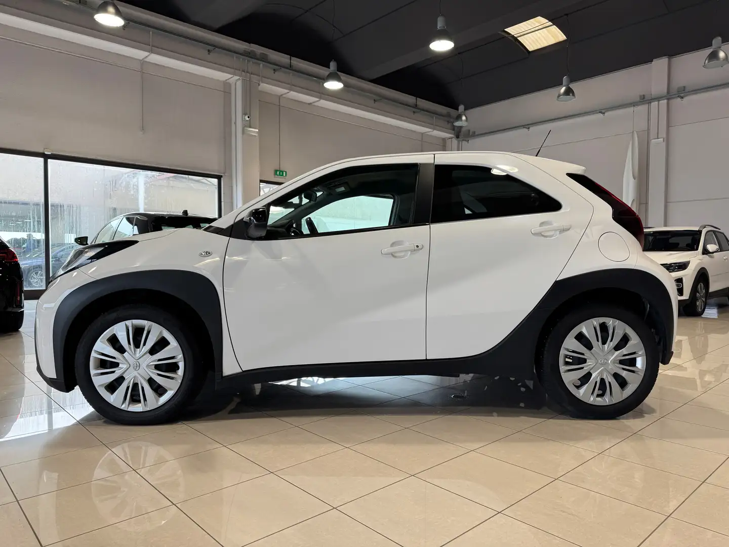 Toyota Aygo 1.0 VVT-i 72 CV 5 porte Active ADAS PRONTA IN SEDE Bianco - 2