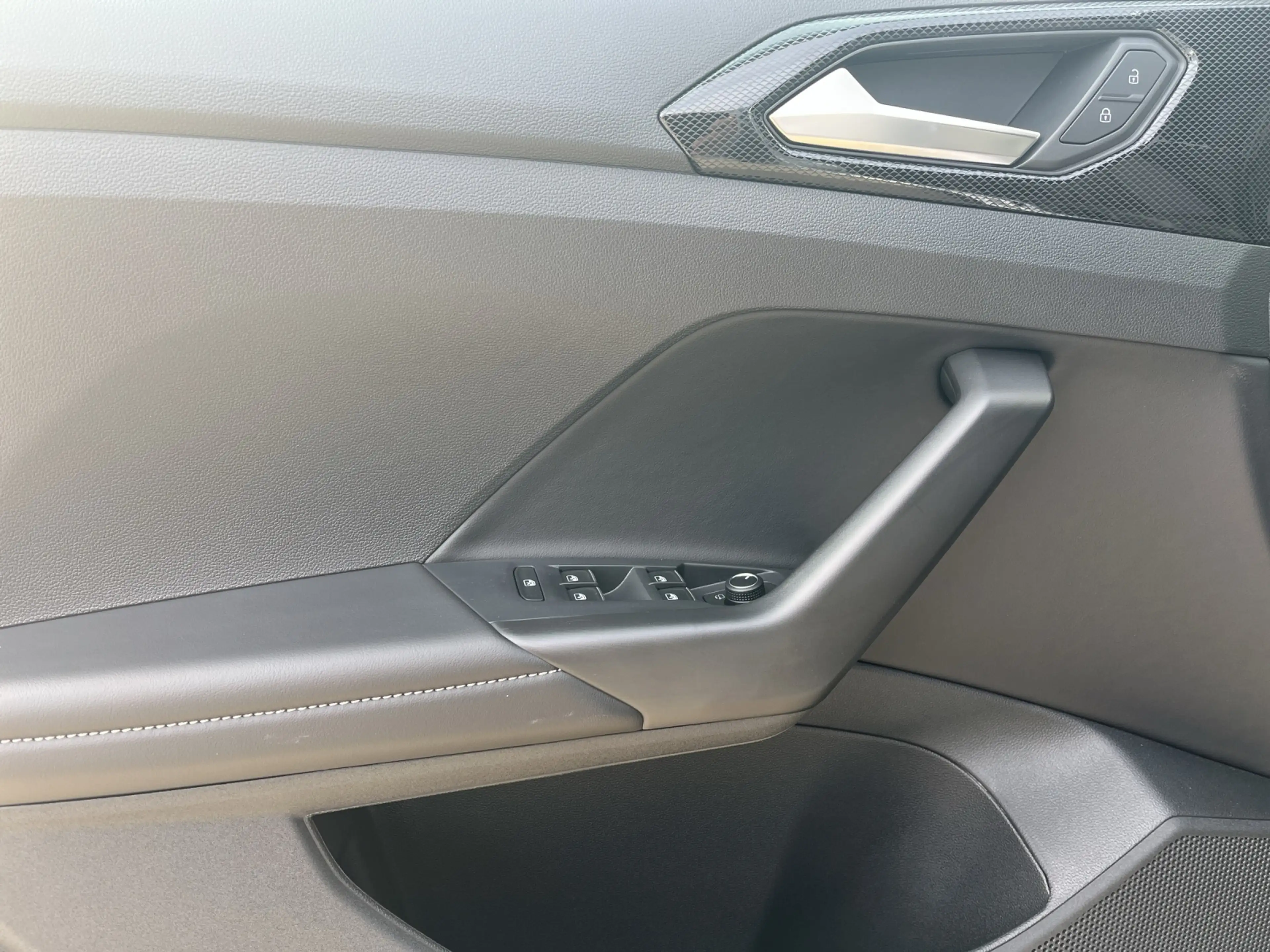 Volkswagen T-Cross 1.0 TSI DSG R-Line Black Style — photo 6