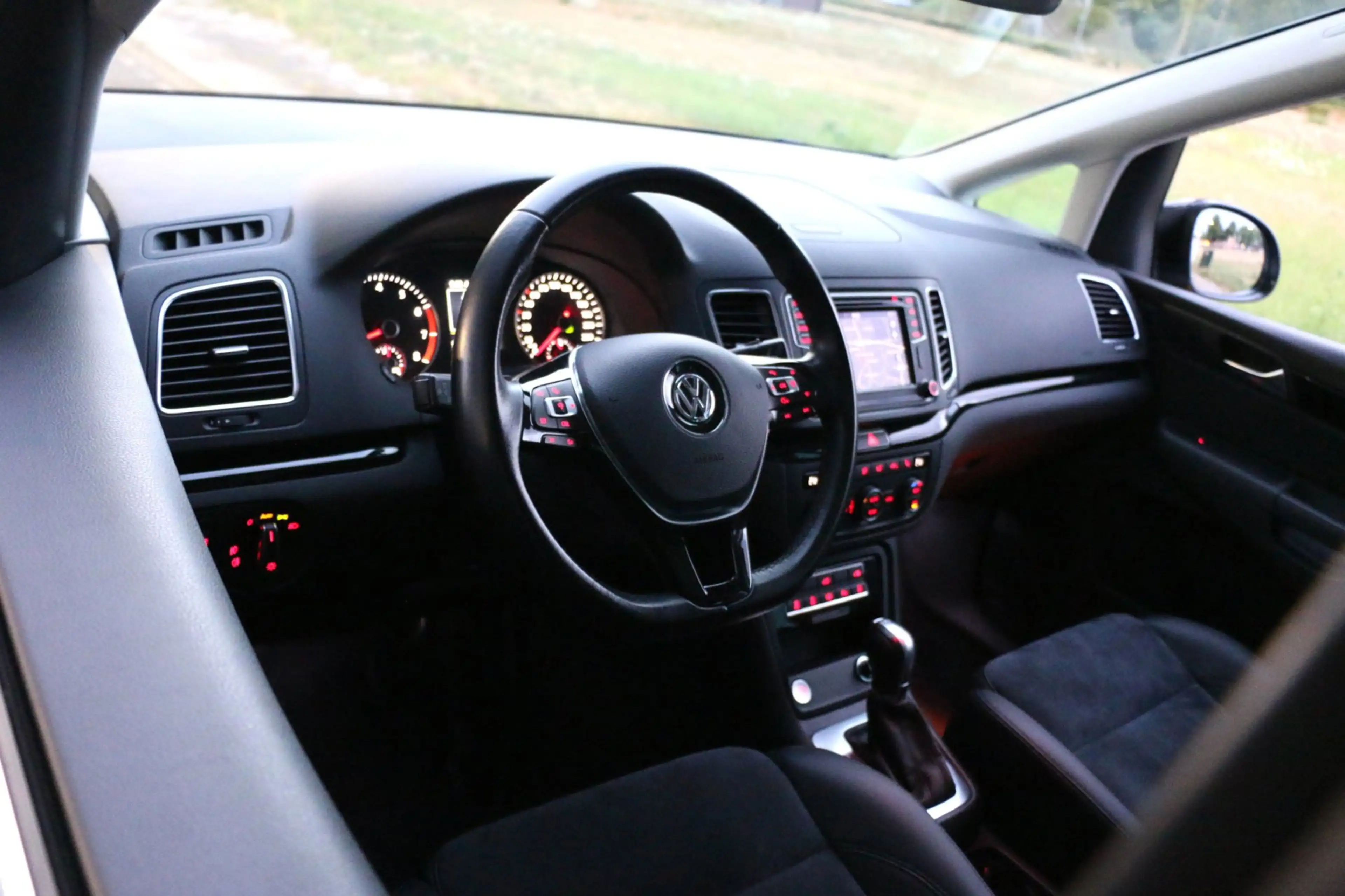Volkswagen Sharan 1.4 TSI Highline 7-persoons Fully Loaded alle dank — photo 36