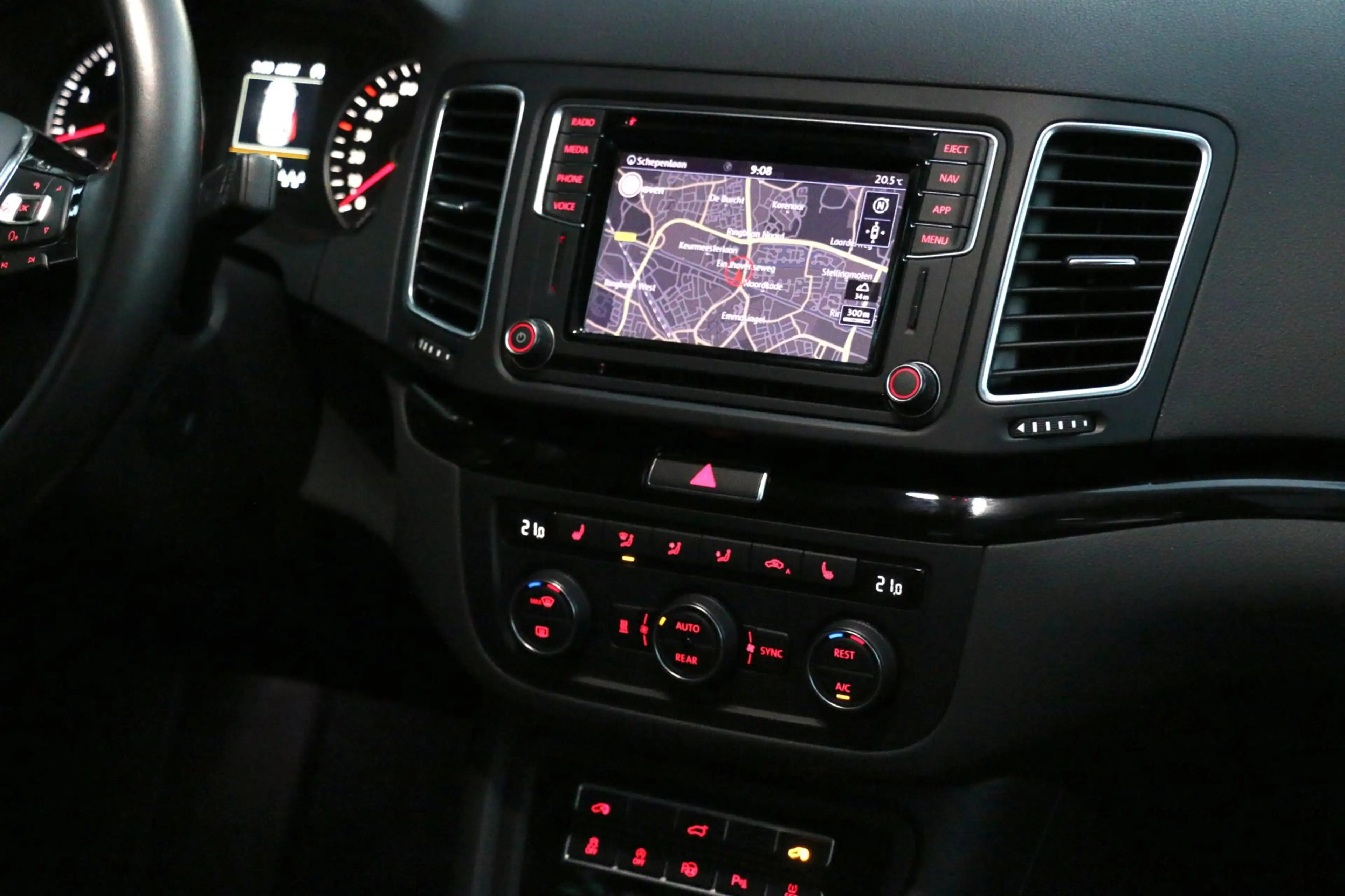 Volkswagen Sharan 1.4 TSI Highline 7-persoons Fully Loaded alle dank — photo 42