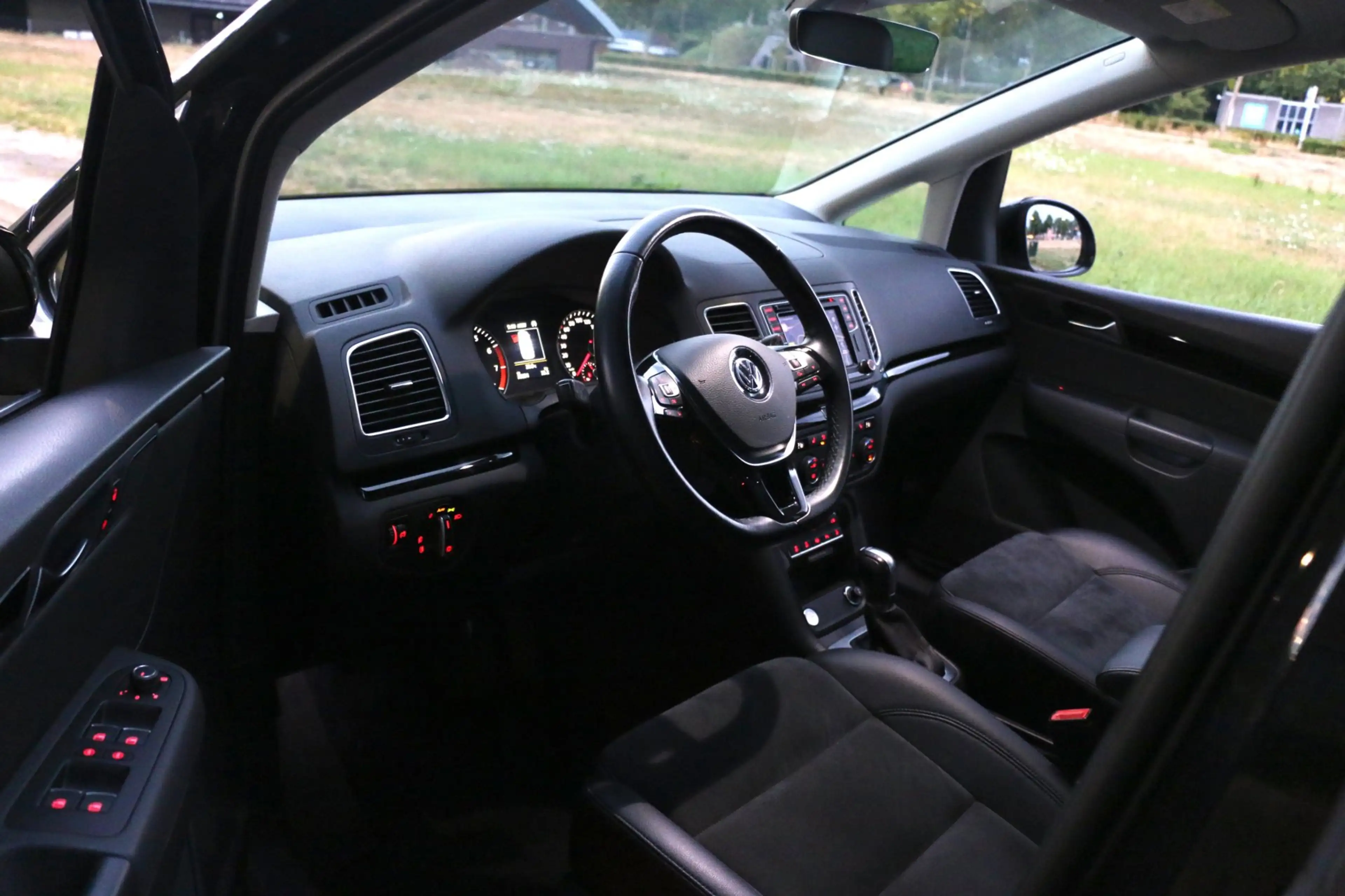 Volkswagen Sharan 1.4 TSI Highline 7-persoons Fully Loaded alle dank — photo 35