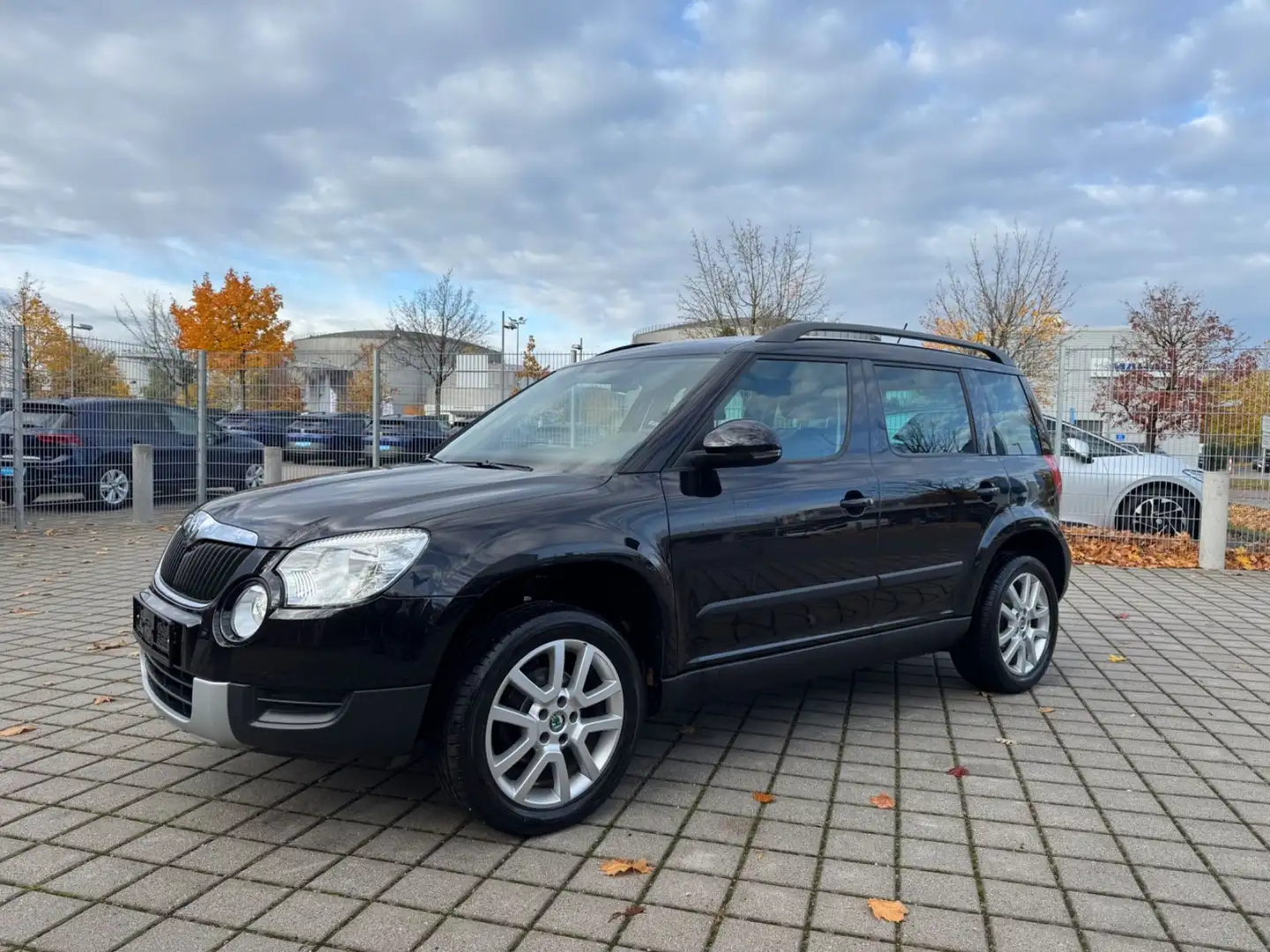 Skoda Yeti 1.2 TSI Ambition Plus Edition/DSG/Garantie Schwarz - 1