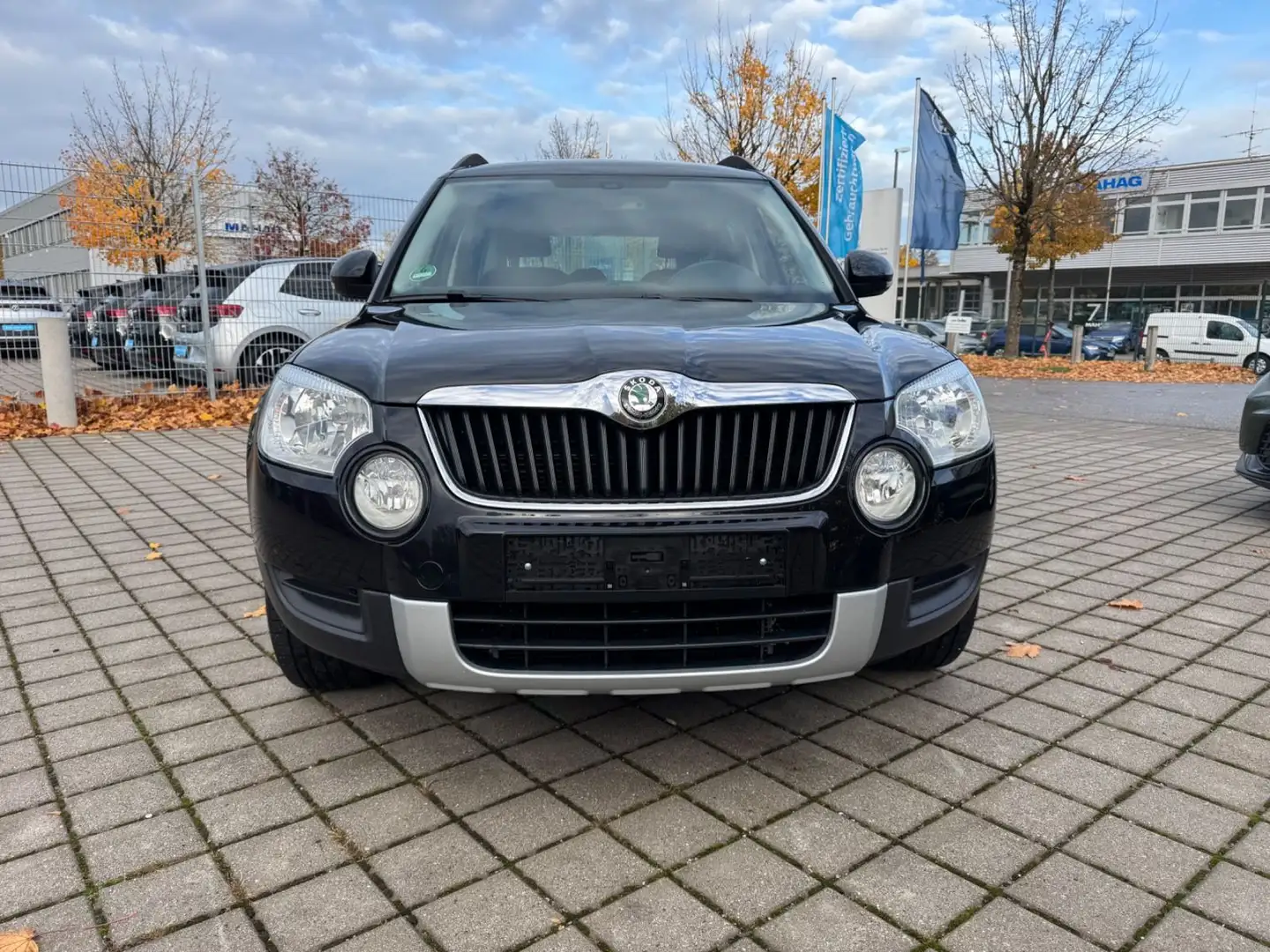 Skoda Yeti 1.2 TSI Ambition Plus Edition/DSG/Garantie Schwarz - 2