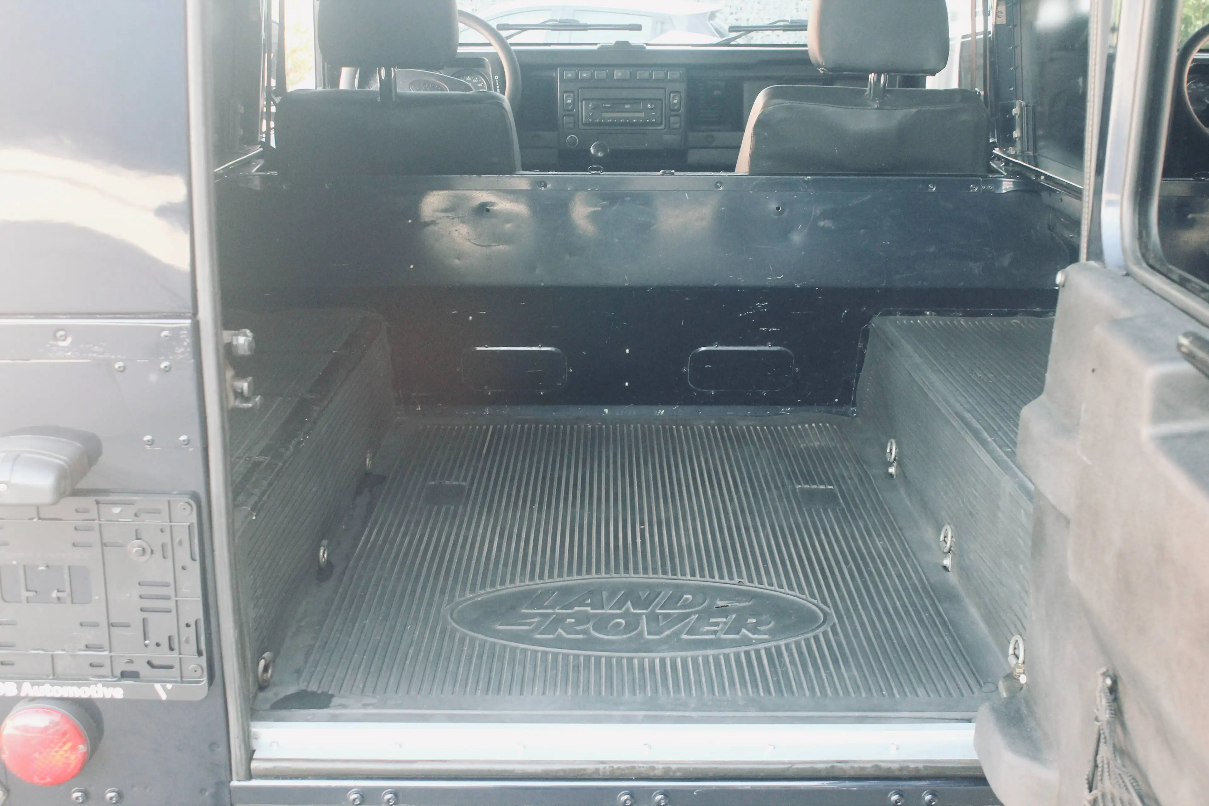 Land Rover Defender 2.5 Turbo d5 S — photo 15