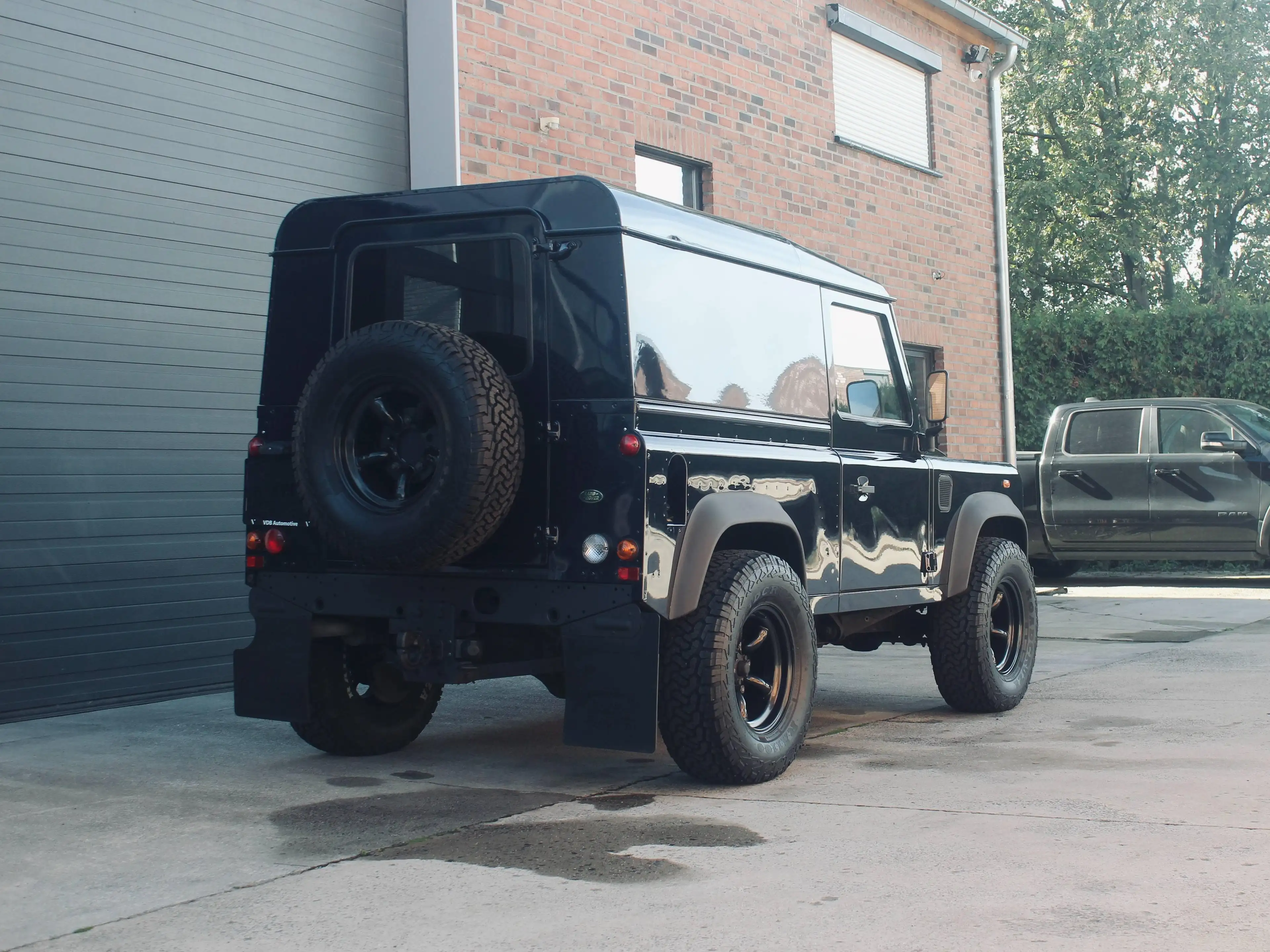 Land Rover Defender 2.5 Turbo d5 S — photo 3