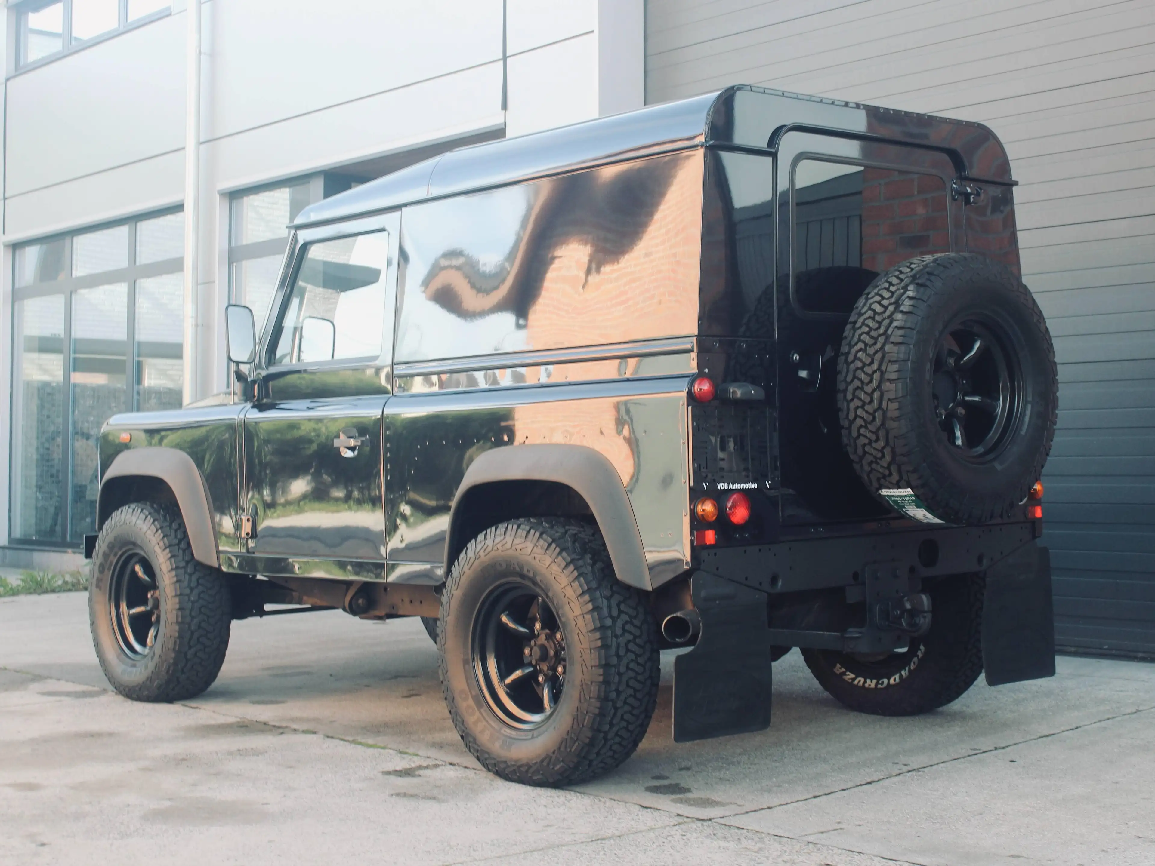 Land Rover Defender 2.5 Turbo d5 S — photo 7