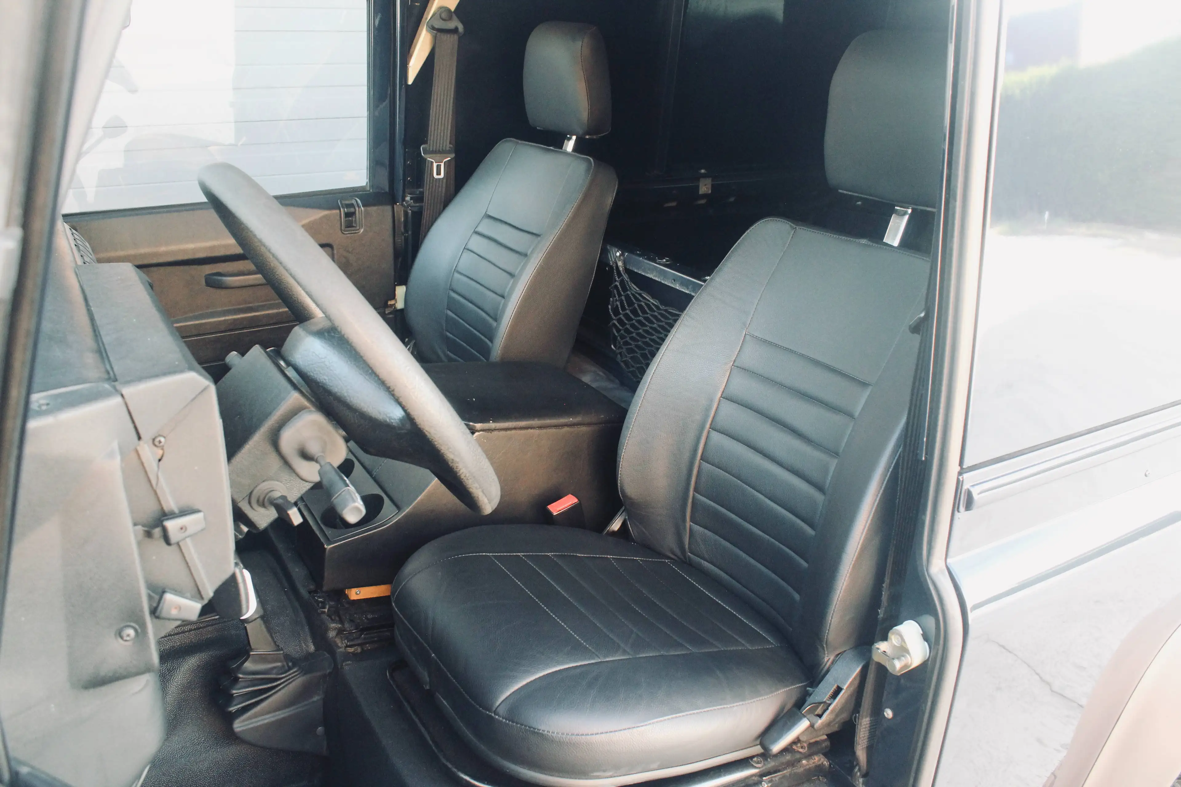 Land Rover Defender 2.5 Turbo d5 S — photo 12