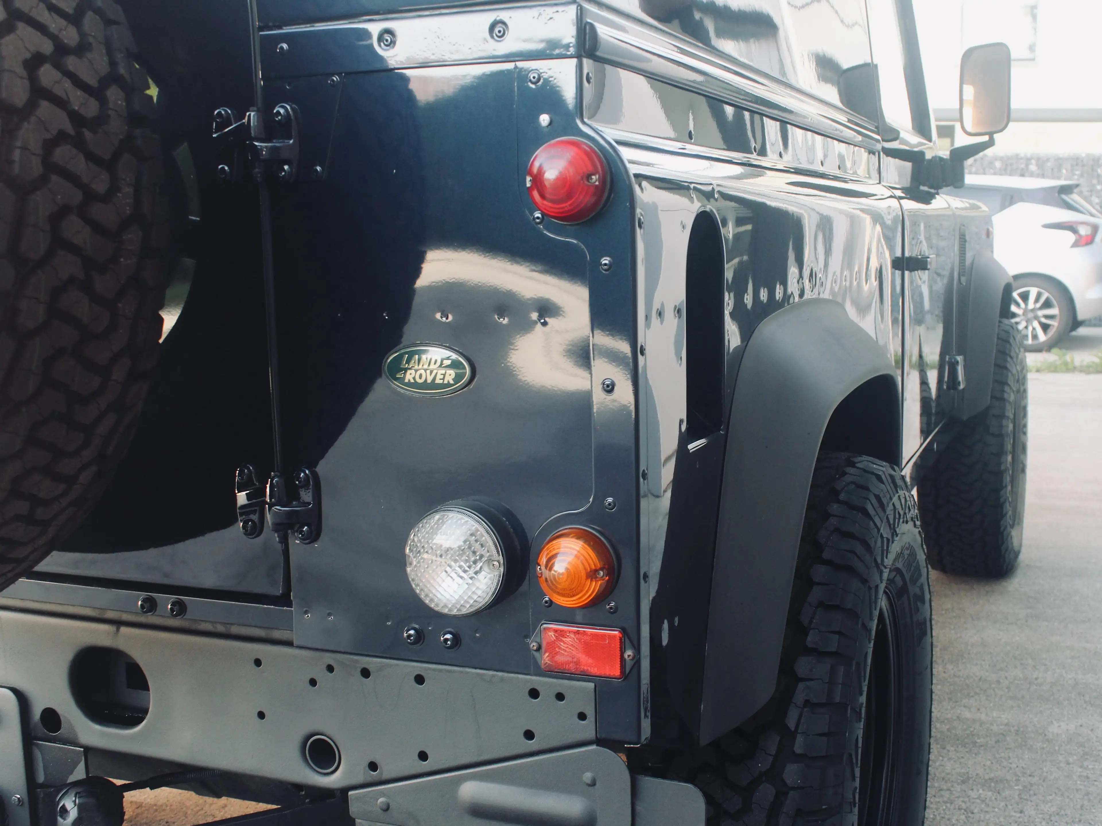 Land Rover Defender 2.5 Turbo d5 S — photo 10