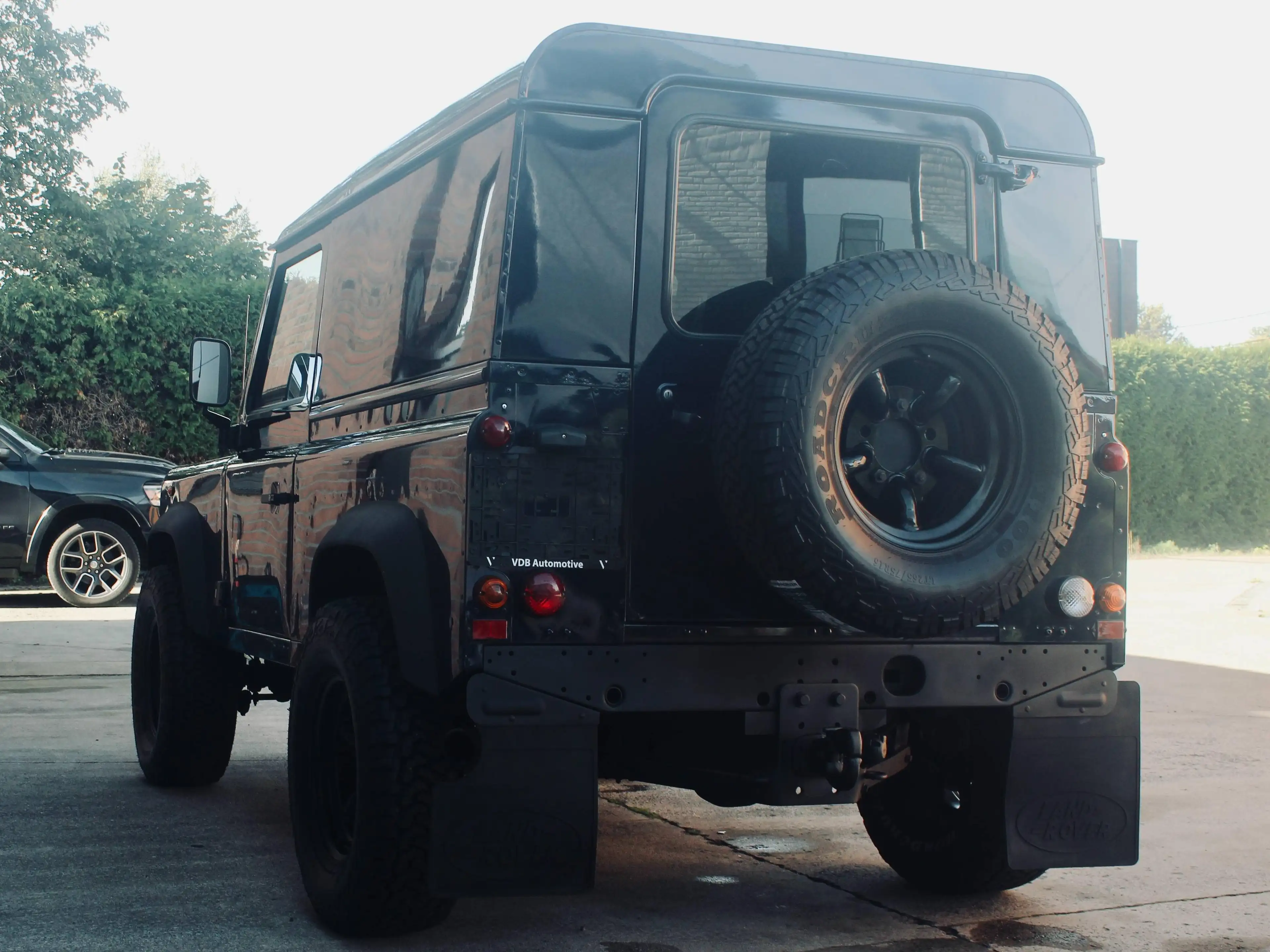 Land Rover Defender 2.5 Turbo d5 S — photo 4