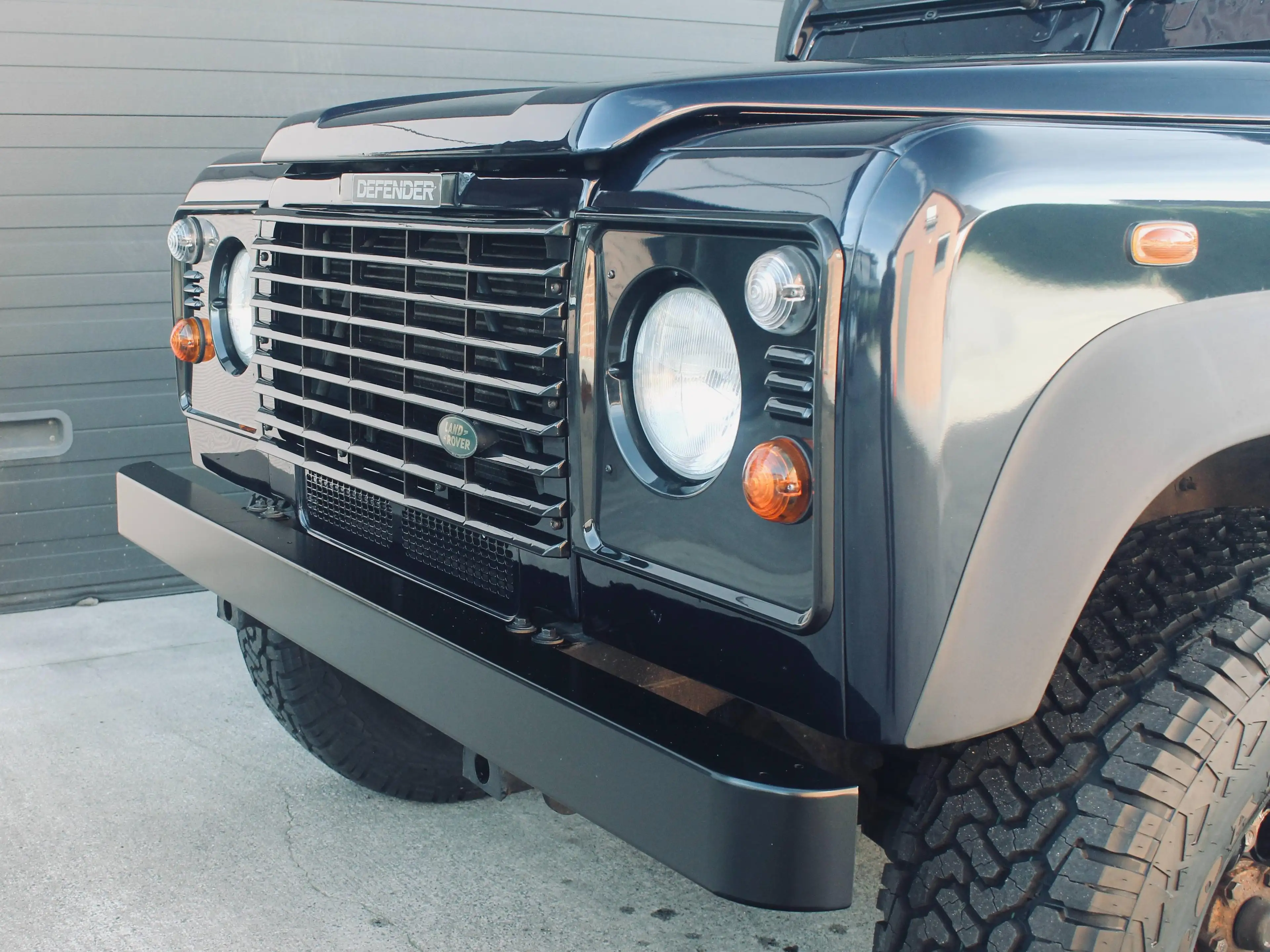 Land Rover Defender 2.5 Turbo d5 S — photo 9