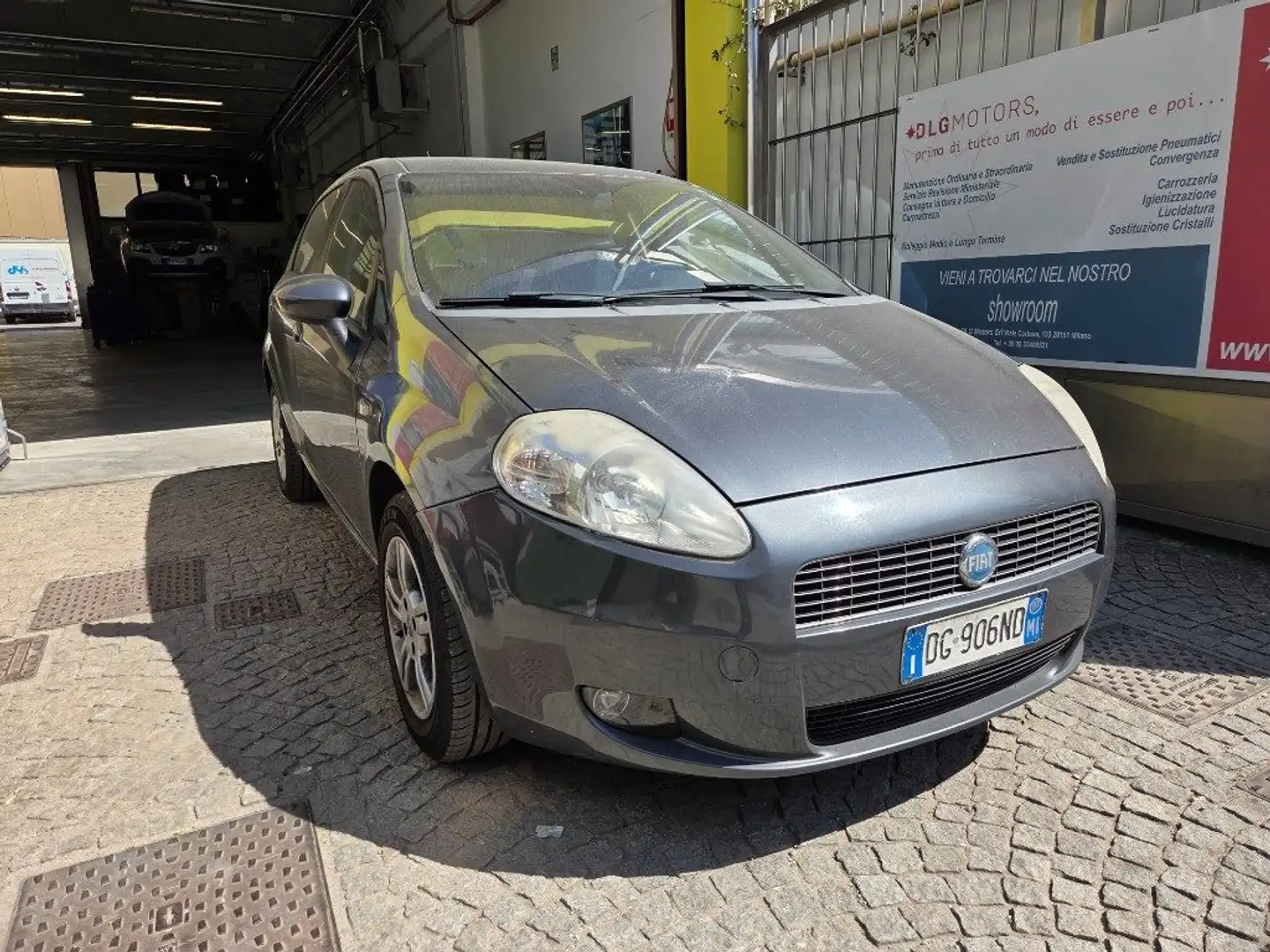 Fiat Grande Punto 1.4 5 porte ACTIVE NEOPATENTATI Grau - 1