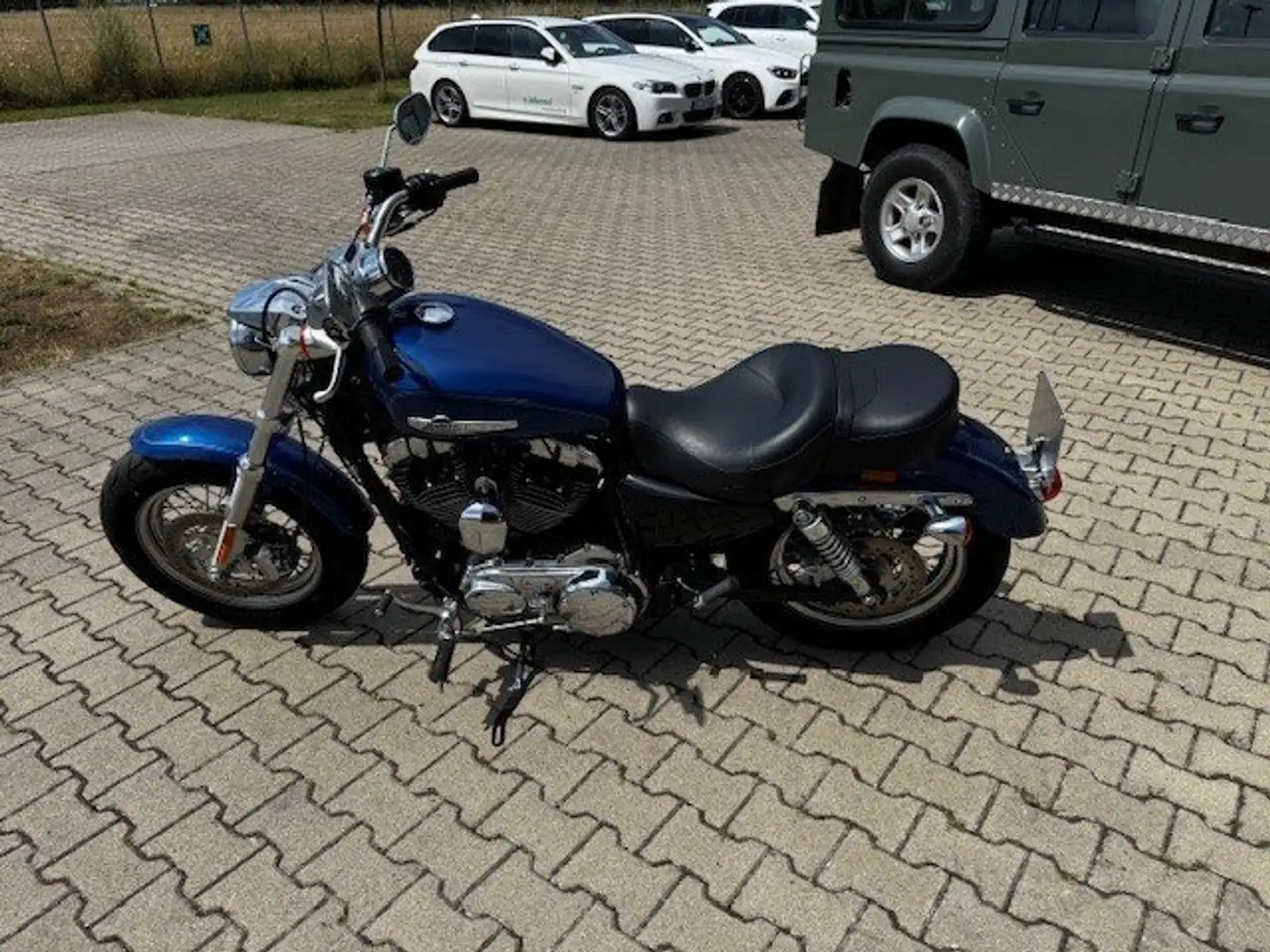 Harley-Davidson 1200 Custom Blau - 1