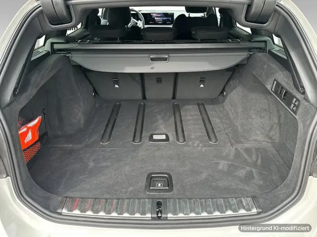 BMW 3 Series view 11