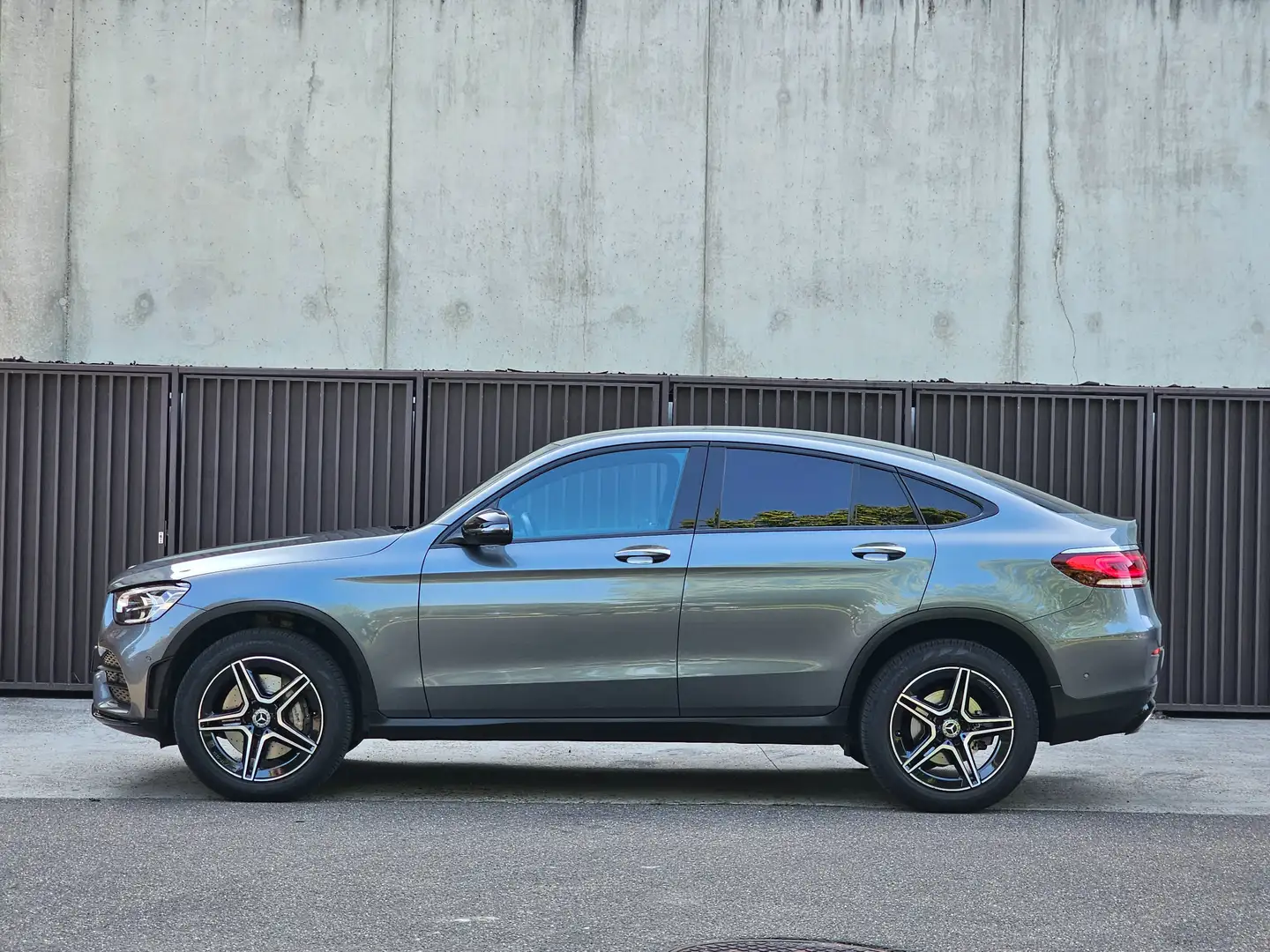 Mercedes-Benz GLC 300 Coupé de 4-Matic PHEV**106200**btw wagen!! Grijs - 2