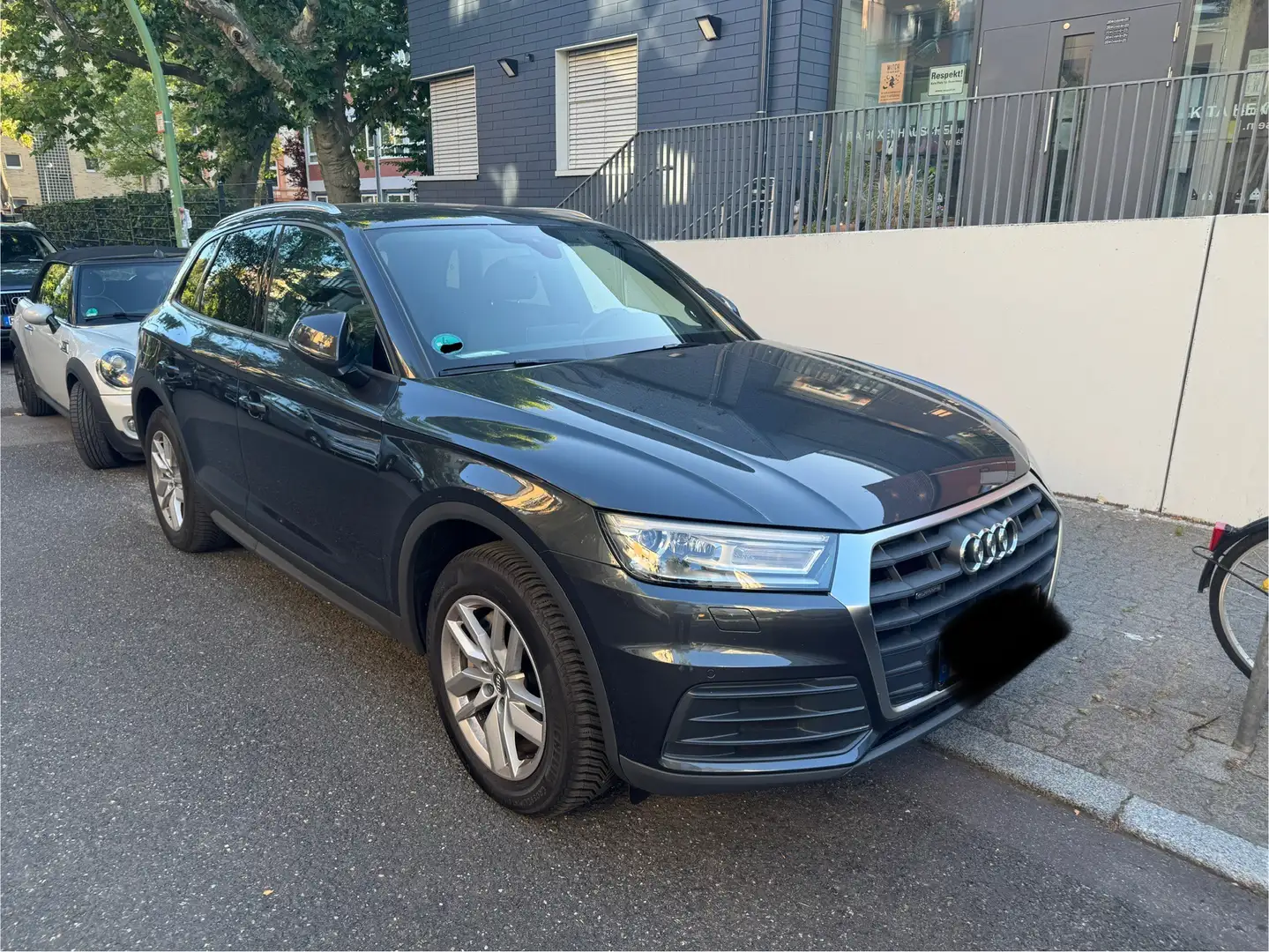 Audi Q5 quattro basis Grau - 2