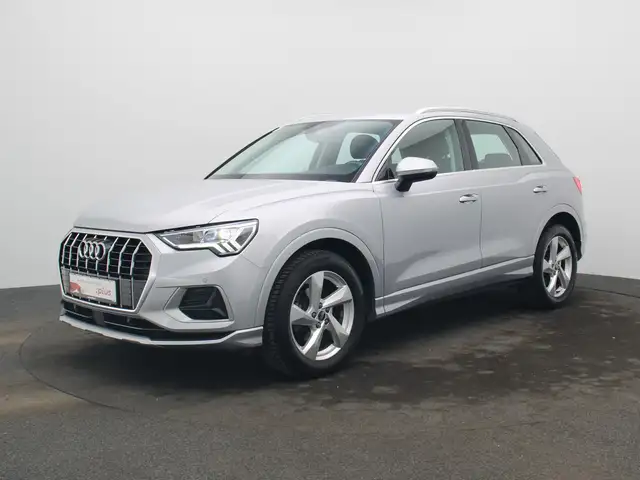Audi Q3 view 2