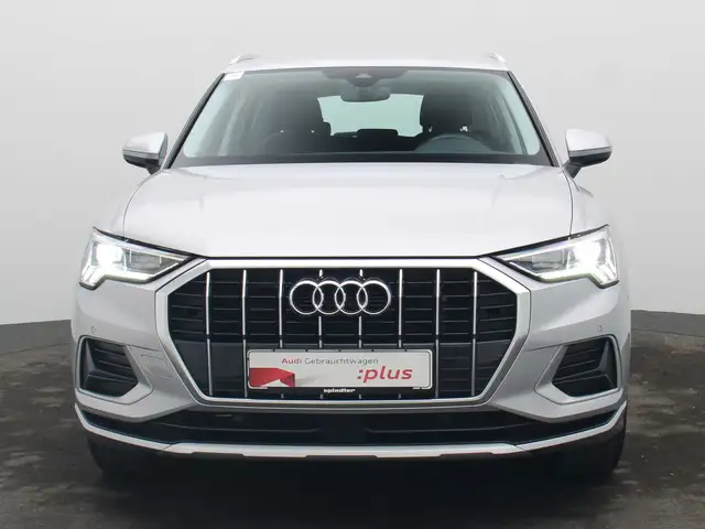 Audi Q3 view 3