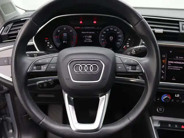Audi Q3 view 15