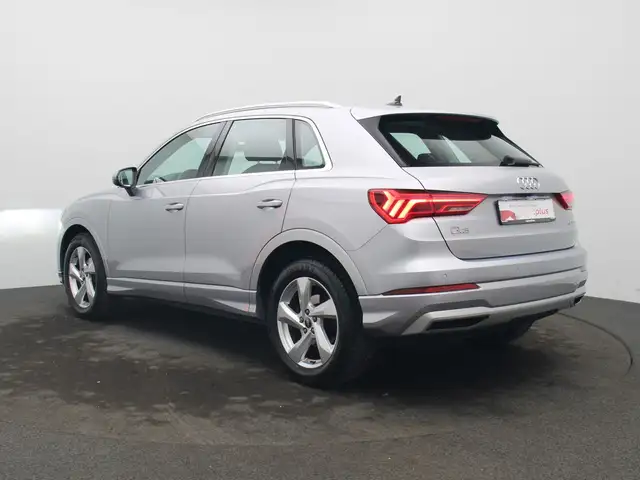 Audi Q3 view 5