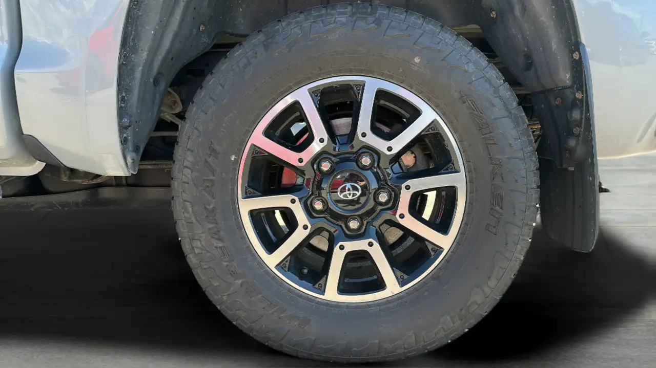 Toyota Tundra снимка Toyota Tundra