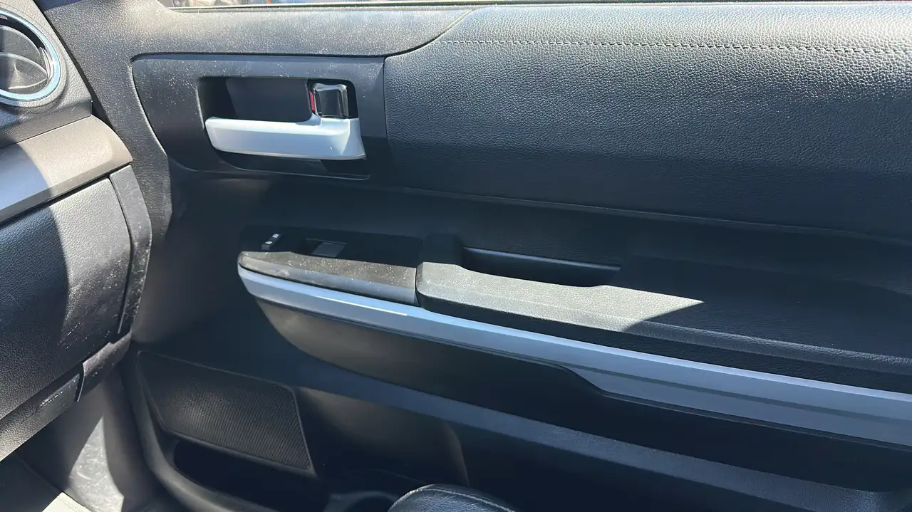 Toyota Tundra снимка Toyota Tundra