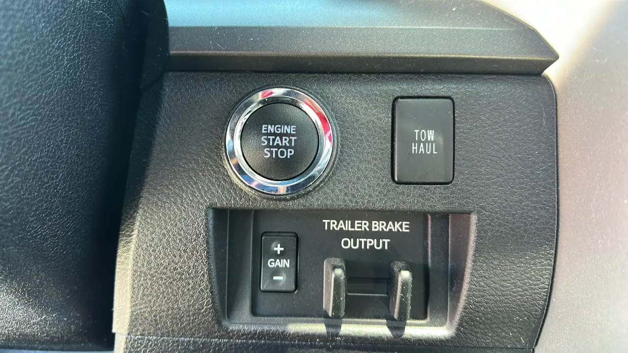 Toyota Tundra снимка Toyota Tundra