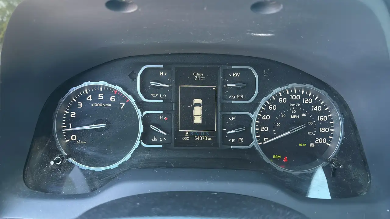 Toyota Tundra снимка Toyota Tundra