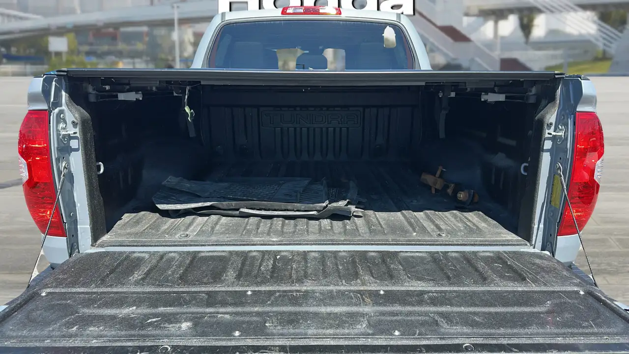 Toyota Tundra снимка Toyota Tundra