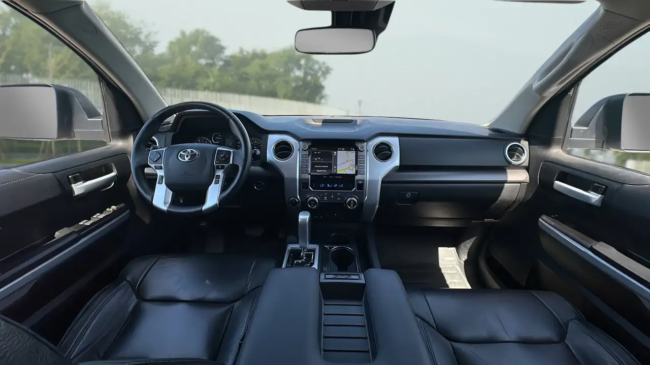 Toyota Tundra снимка Toyota Tundra