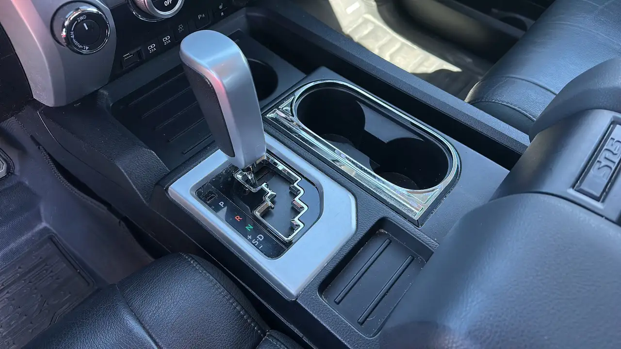 Toyota Tundra снимка Toyota Tundra