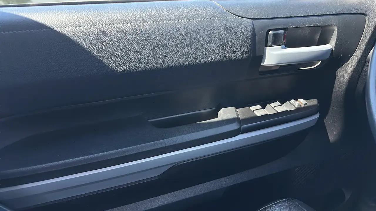 Toyota Tundra снимка Toyota Tundra