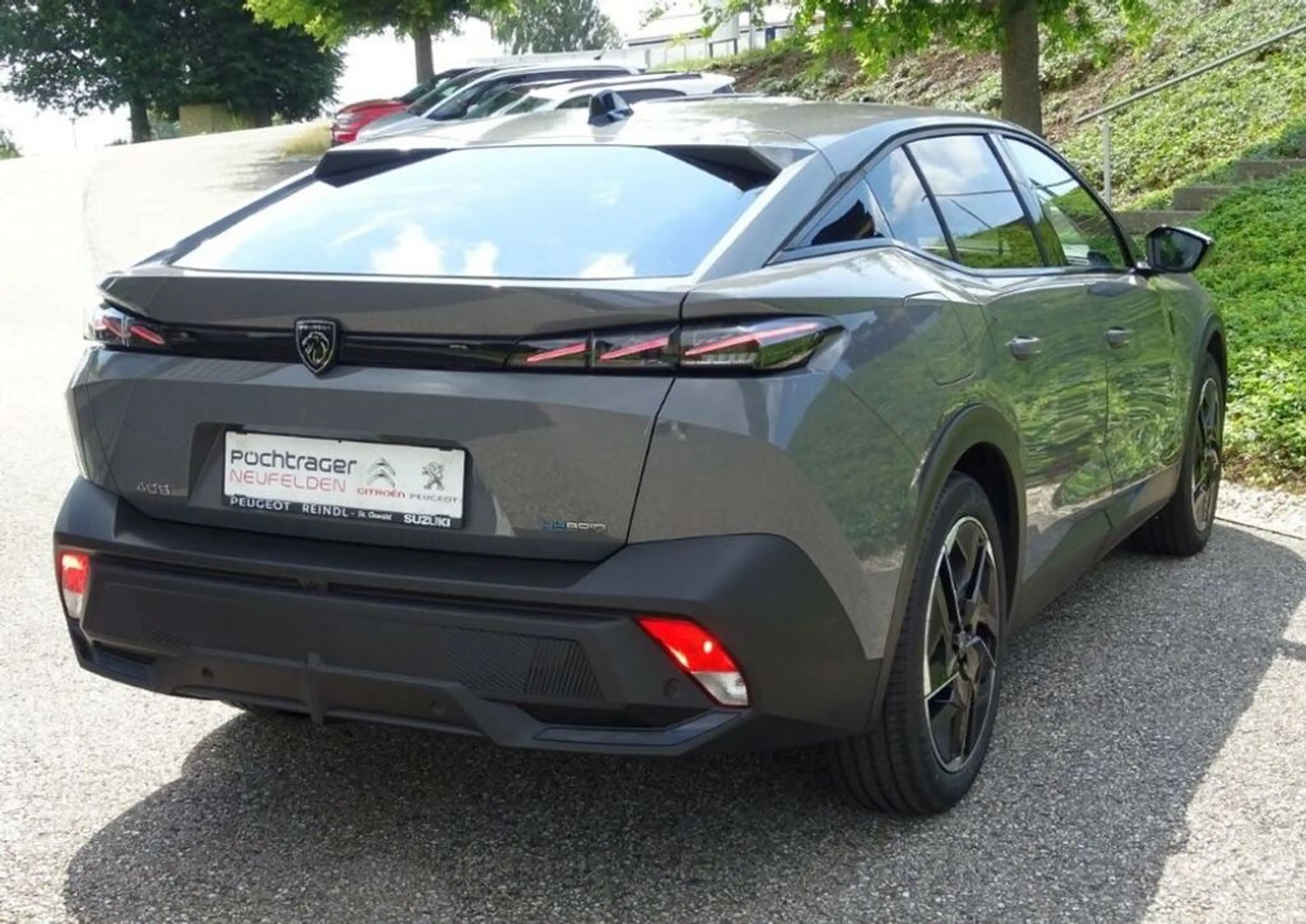 Peugeot 408 PHEV Plug In Hybrid 225 GT — photo 3