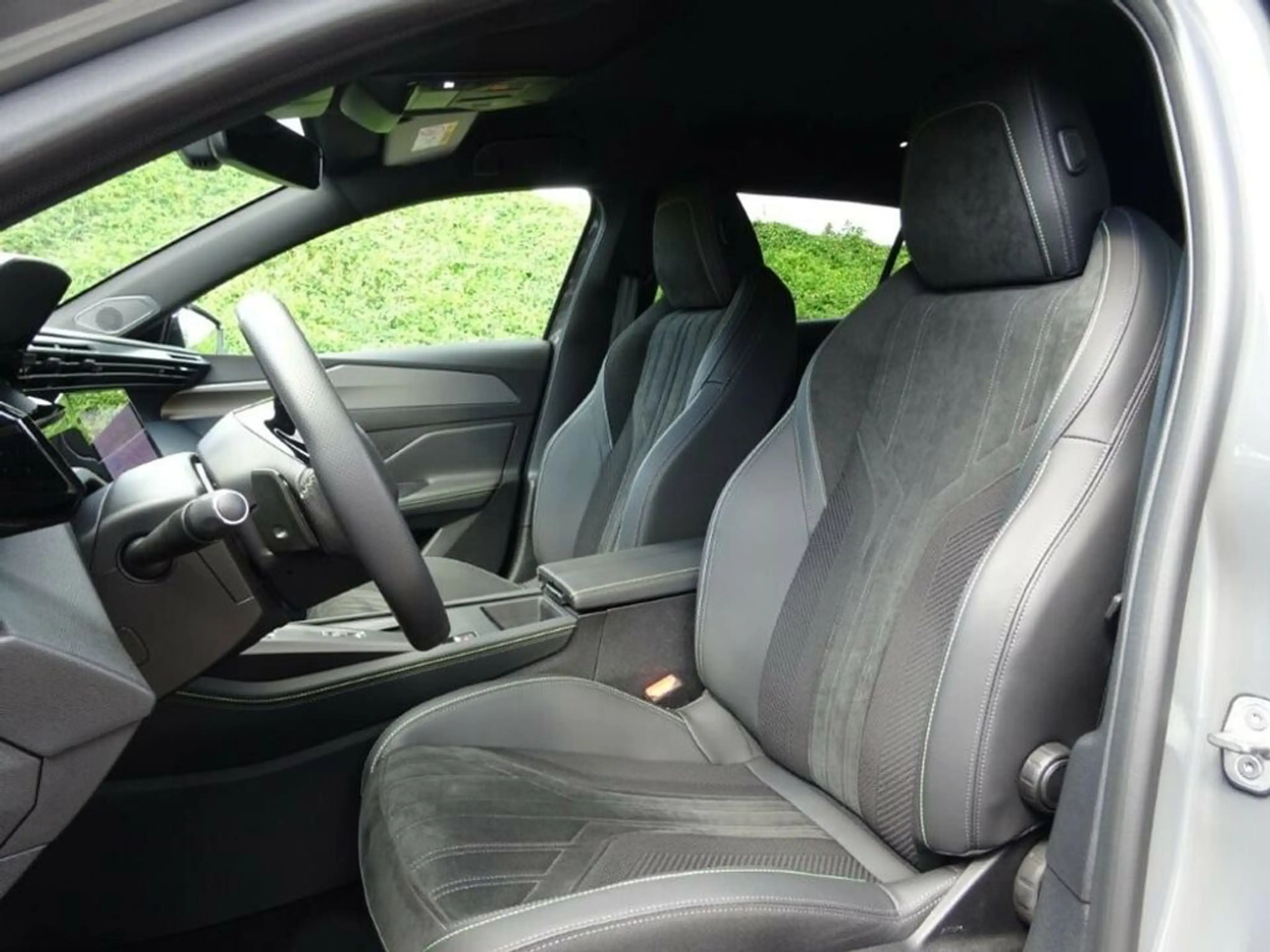 Peugeot 408 PHEV Plug In Hybrid 225 GT — photo 13