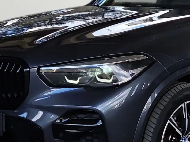 BMW X5 Xdrive45e view 10