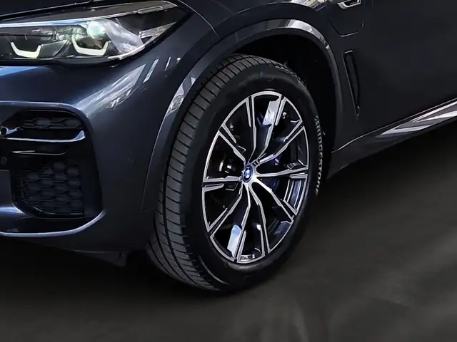 BMW X5 Xdrive45e view 11