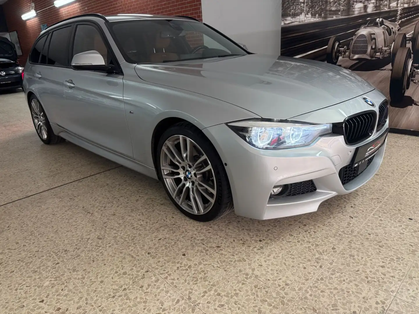 BMW 330 i MSport Shadow*HeadUP*AHK*R-Kamera*BMW Serv* Silber - 1