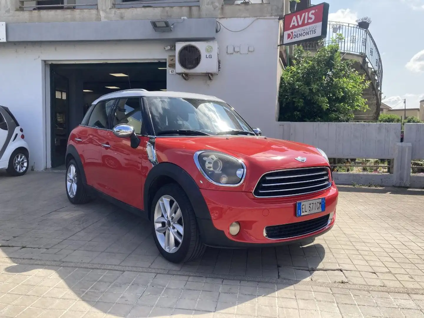 MINI Cooper D Countryman Mini Orange - 2