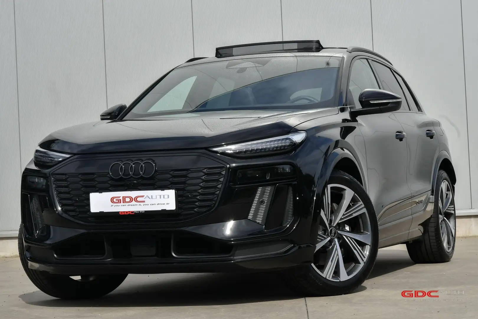 Audi SQ6 E-Tron I NP €114.950 I PANO I HUD I 360 CAM Schwarz - 2